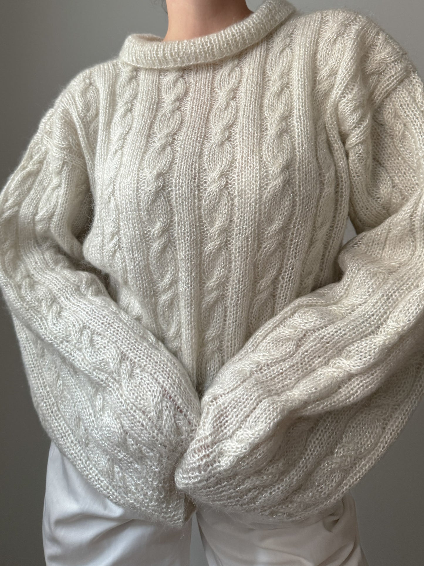 Pure wool embroidered ice pull