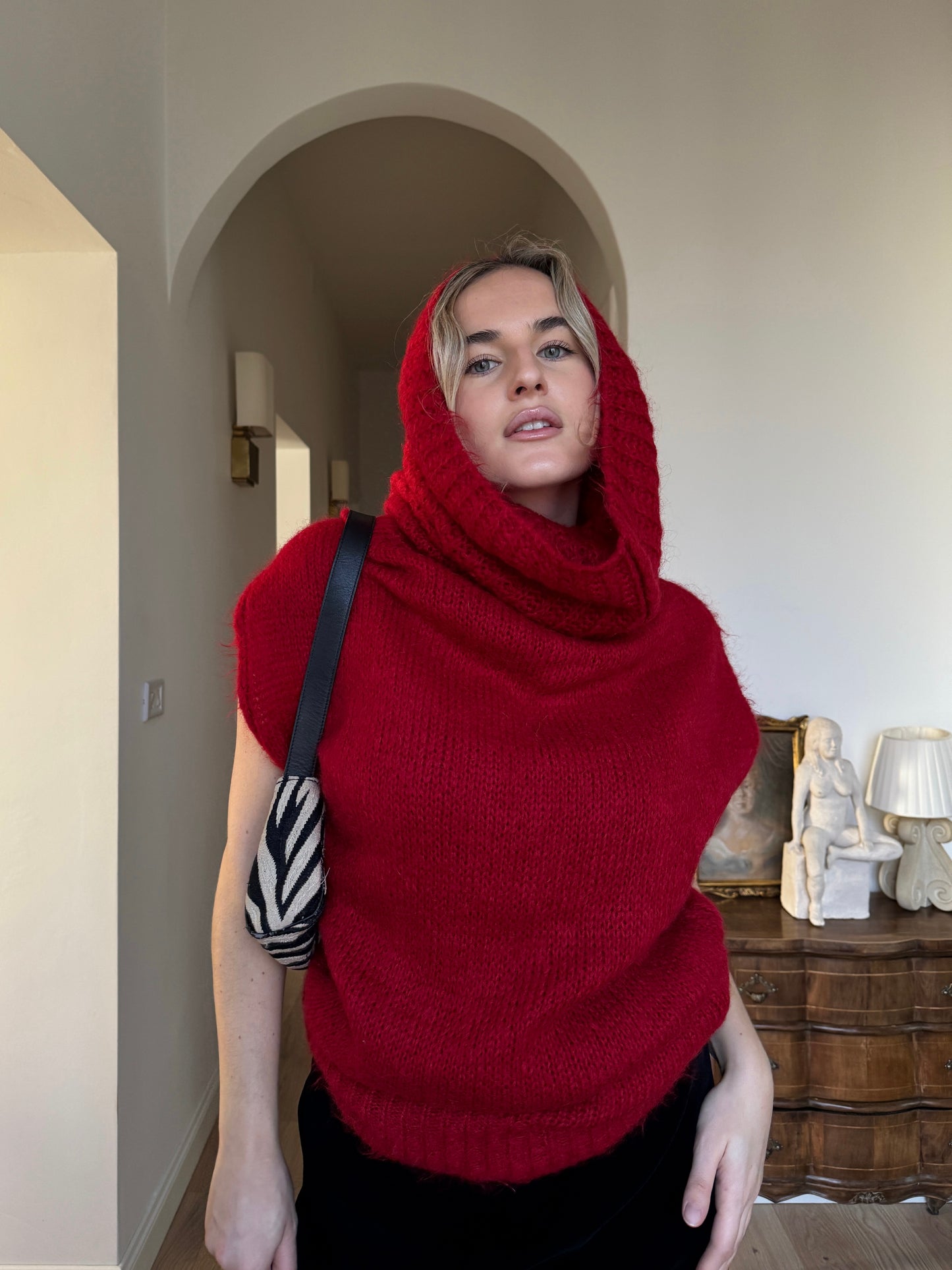 Wool blend red pull