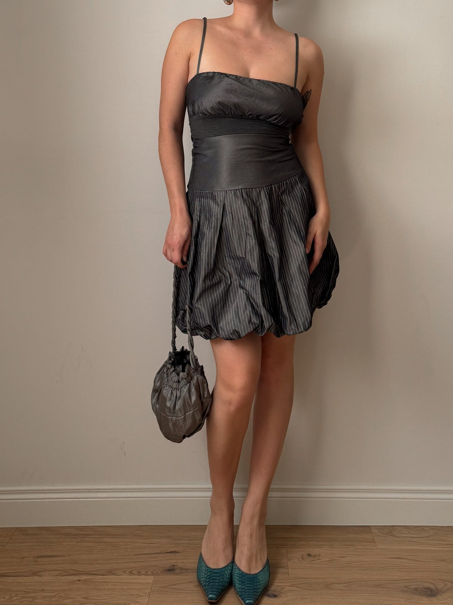 Voluminous grey balloon dress