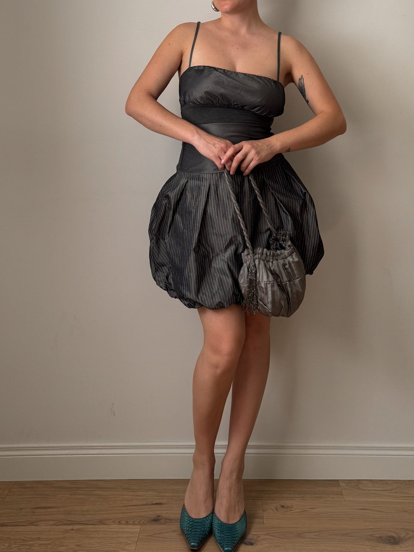 Voluminous grey balloon dress