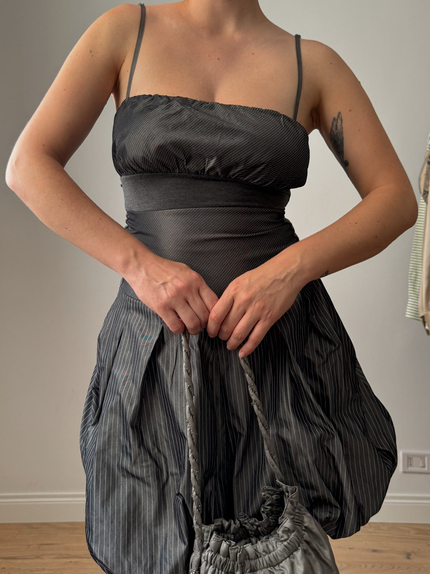 Voluminous grey balloon dress