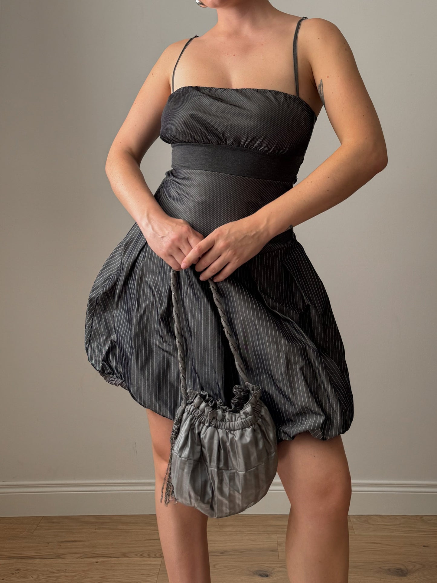 Voluminous grey balloon dress