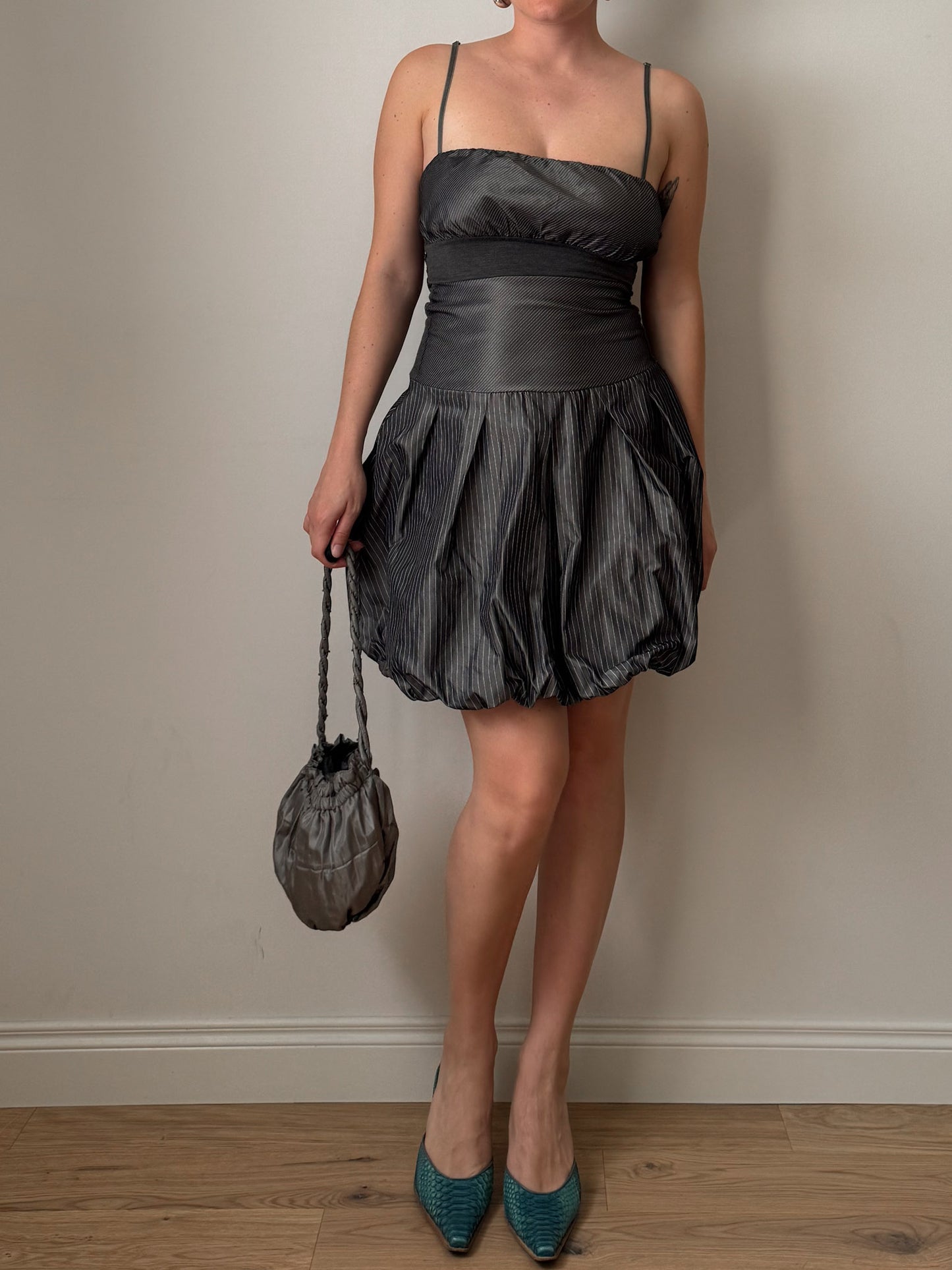 Voluminous grey balloon dress