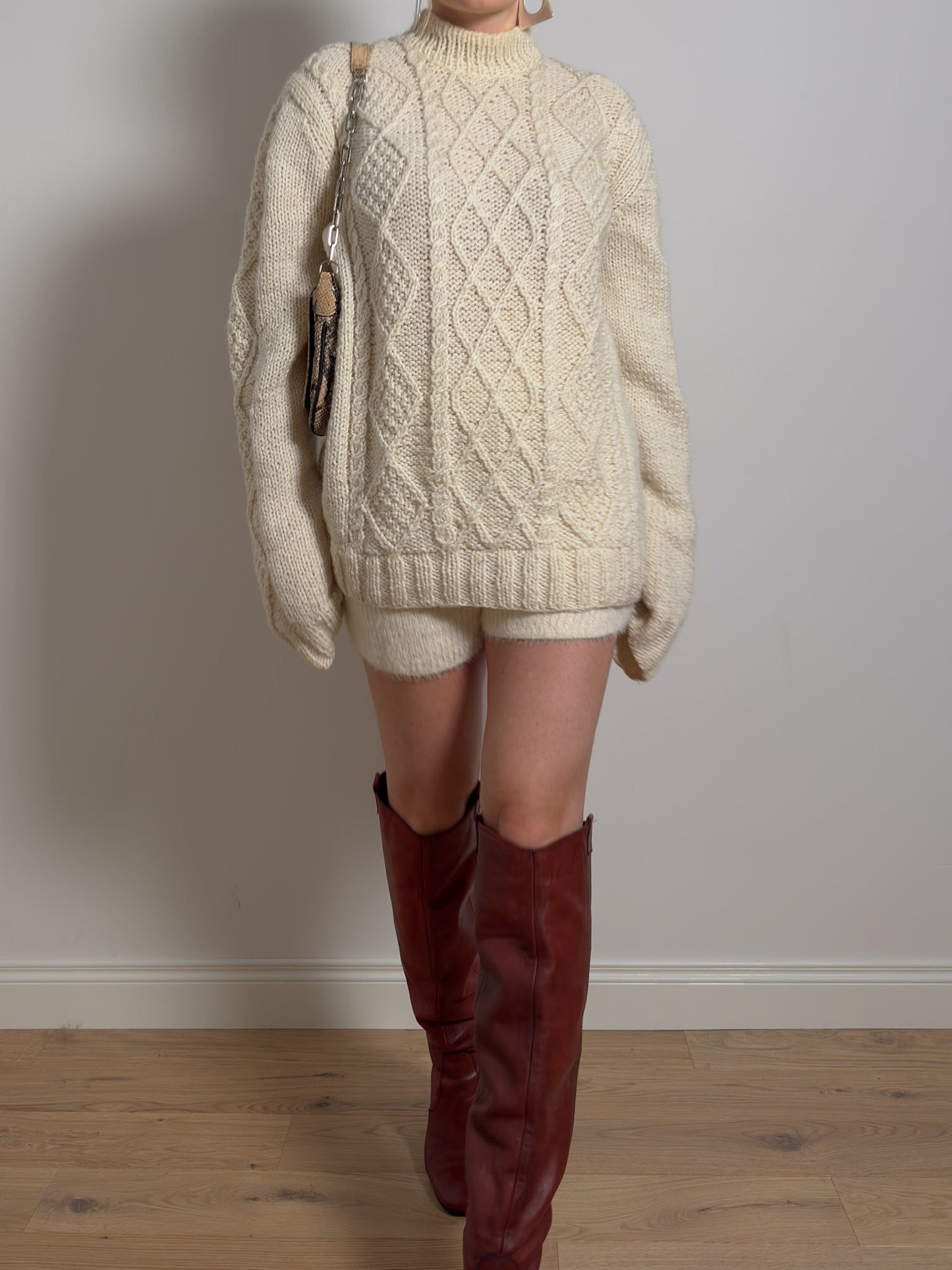 Pure wool embroidered ivory pull