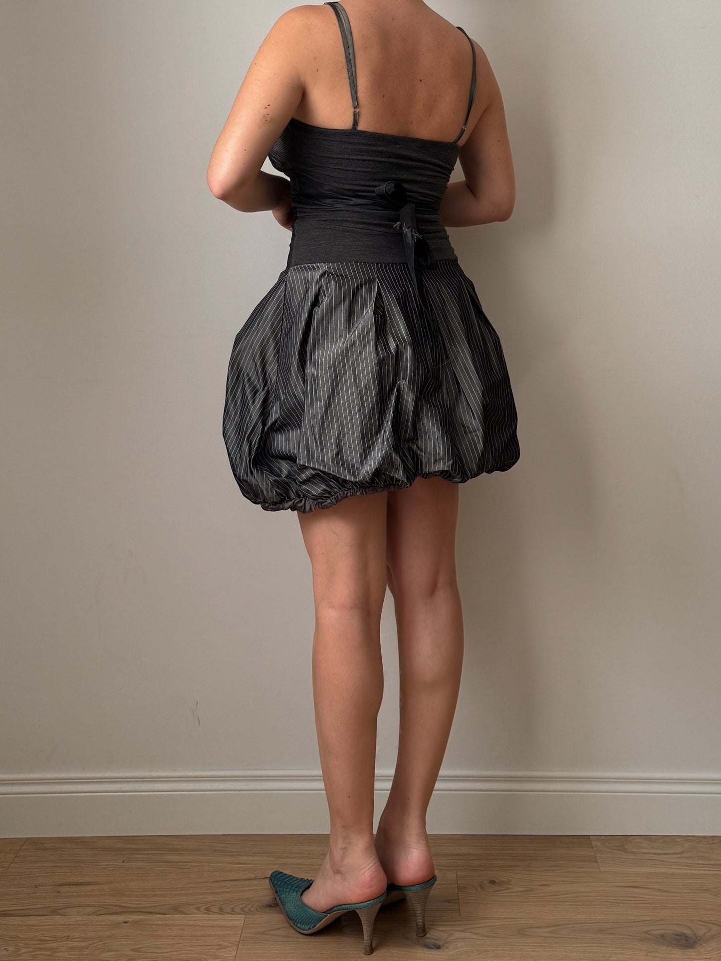 Voluminous grey balloon dress