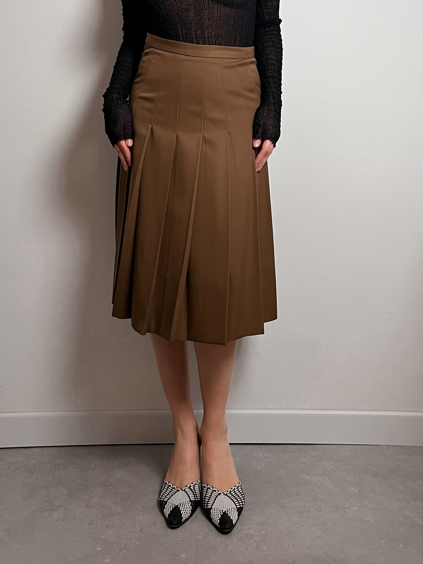 Pure virgine wool pleated camel skirt