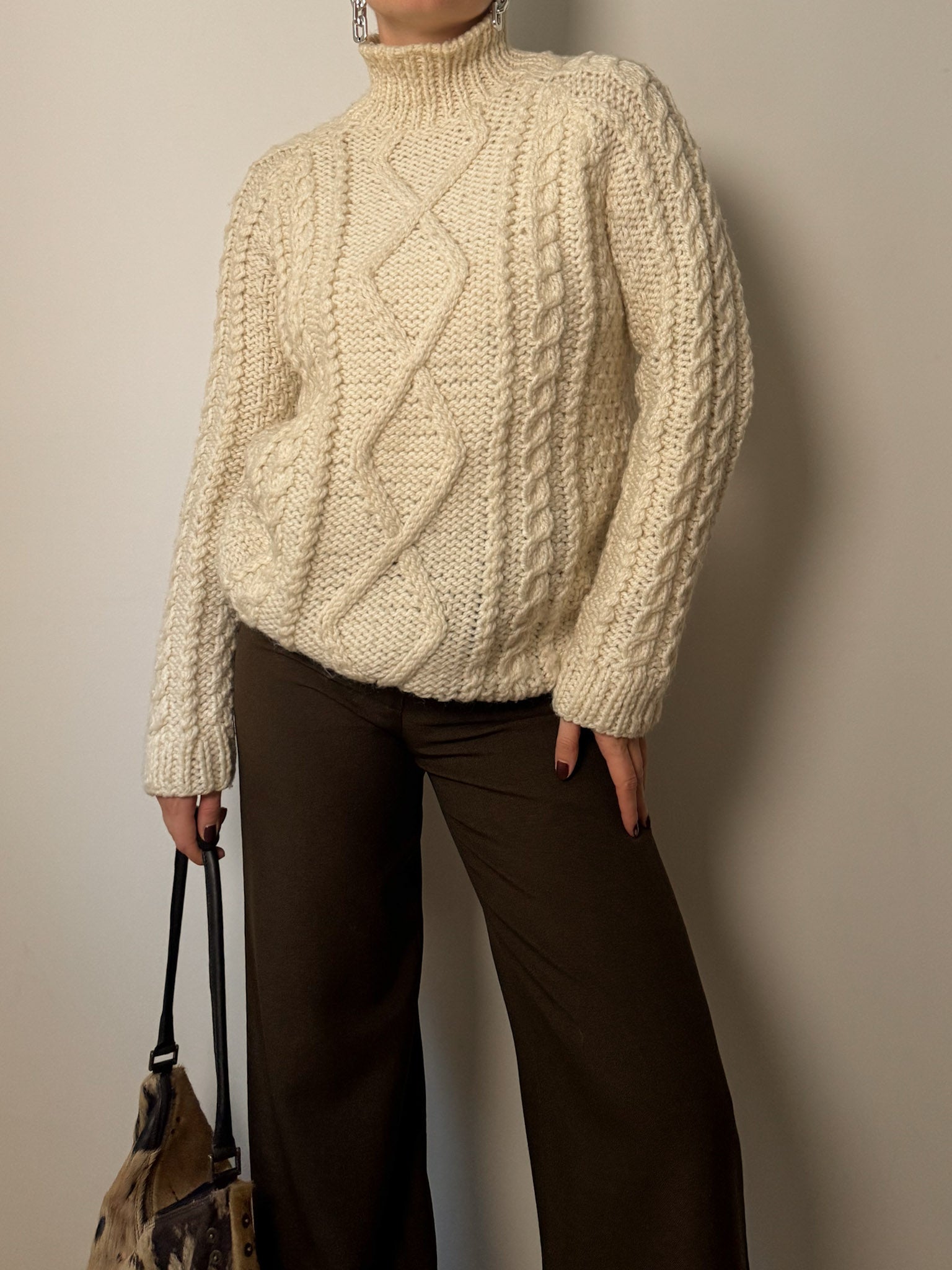 Pure wool embroidered ivory pull