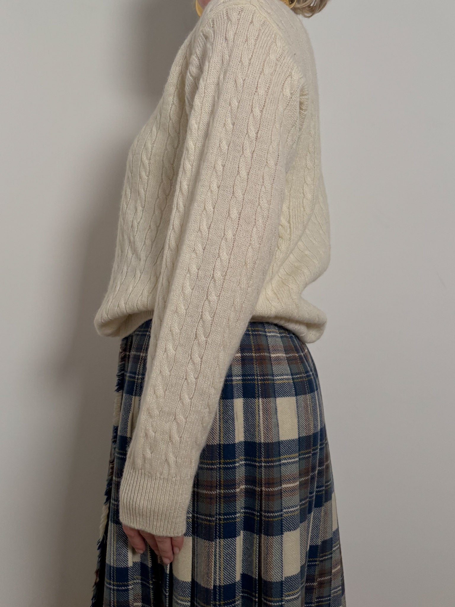 Pure virgin wool ivory pull