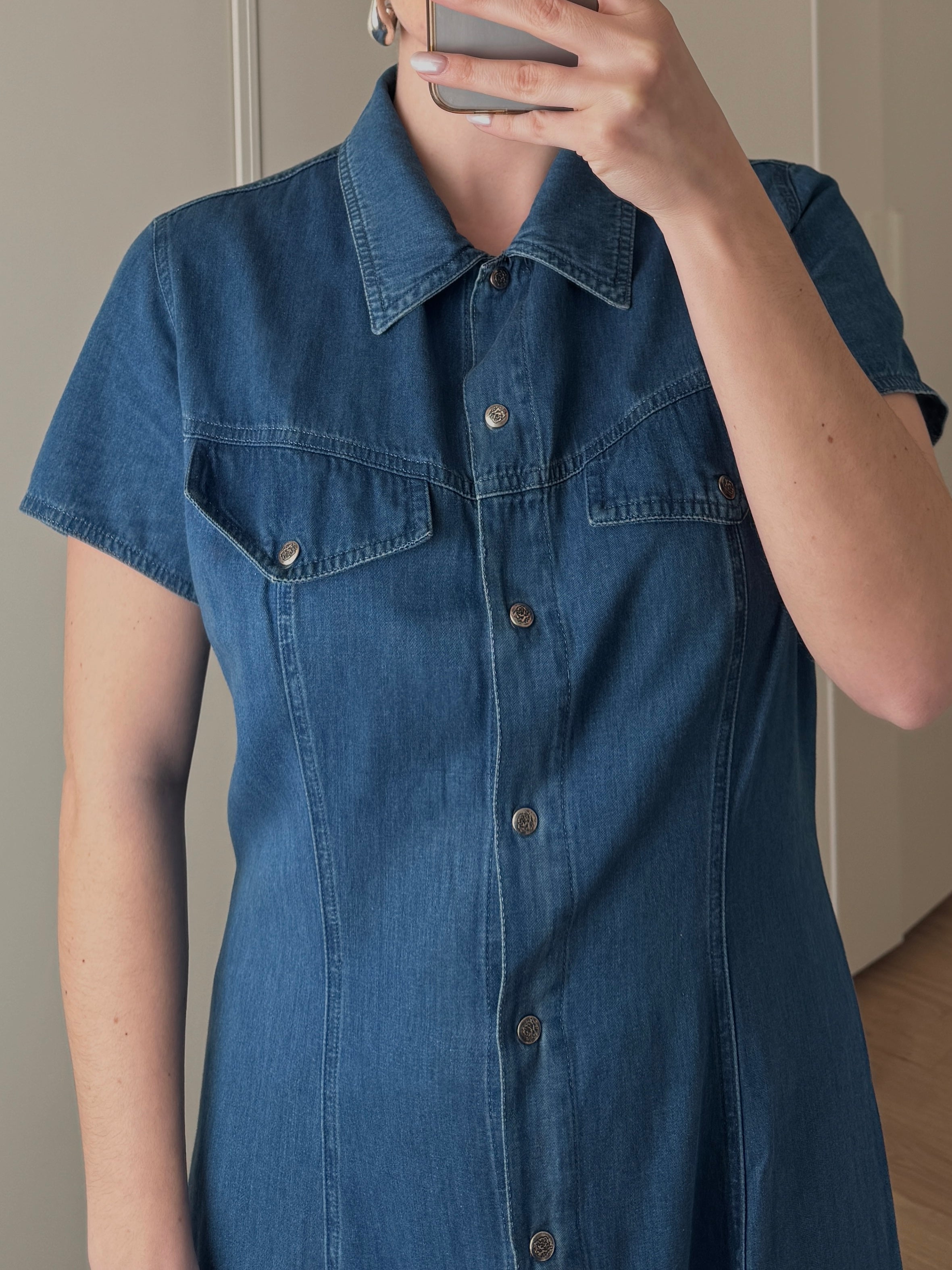 Abito lungo in denim con abbottonatura frontale