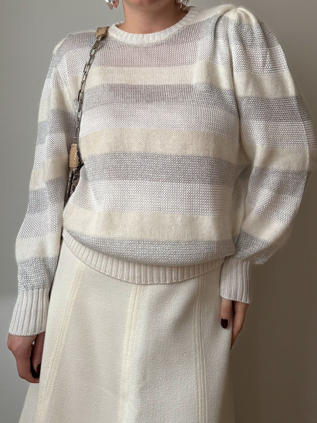 Viscose and angora striped ivory pull