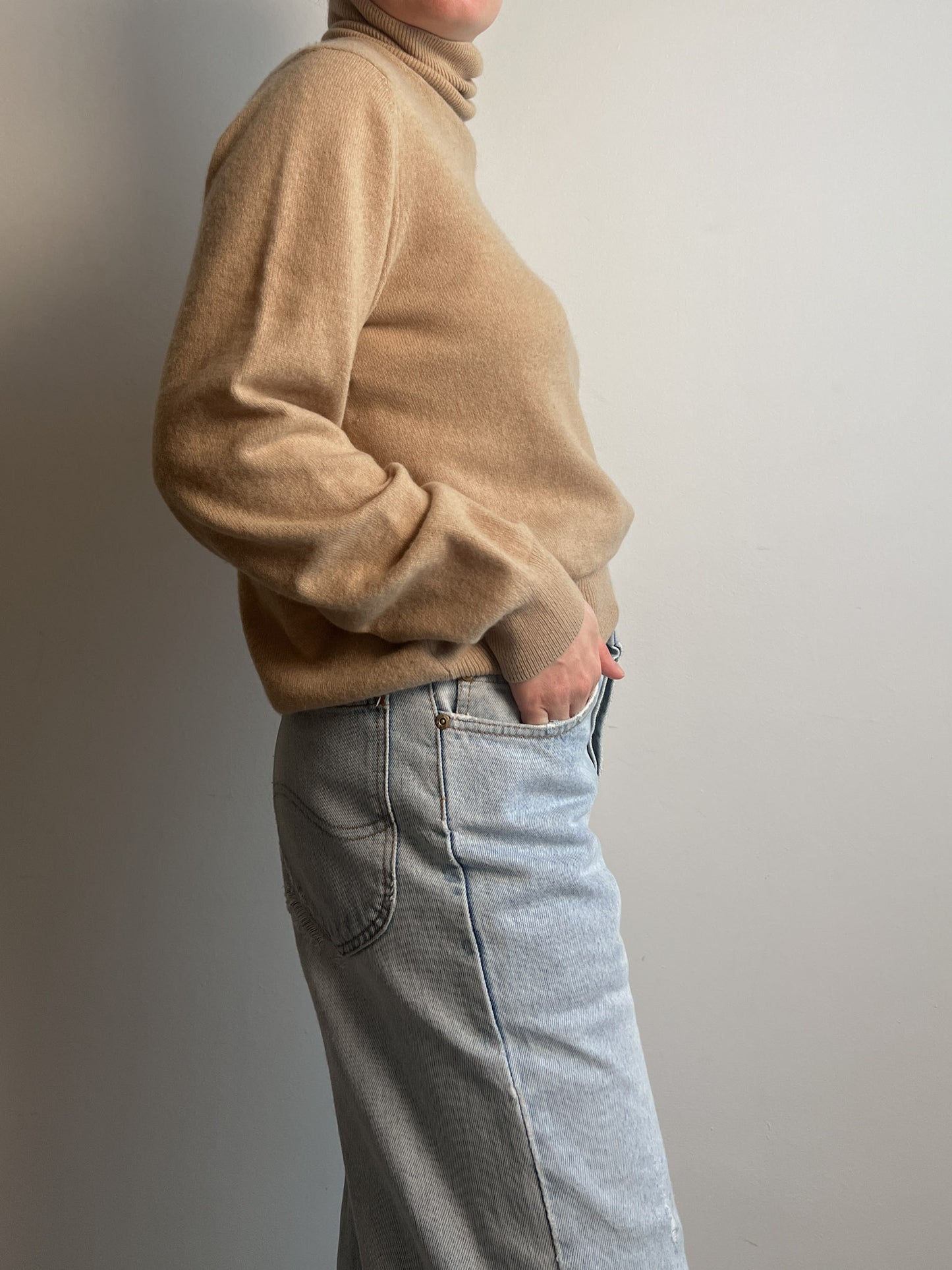 Pure cashmere beige turtleneck