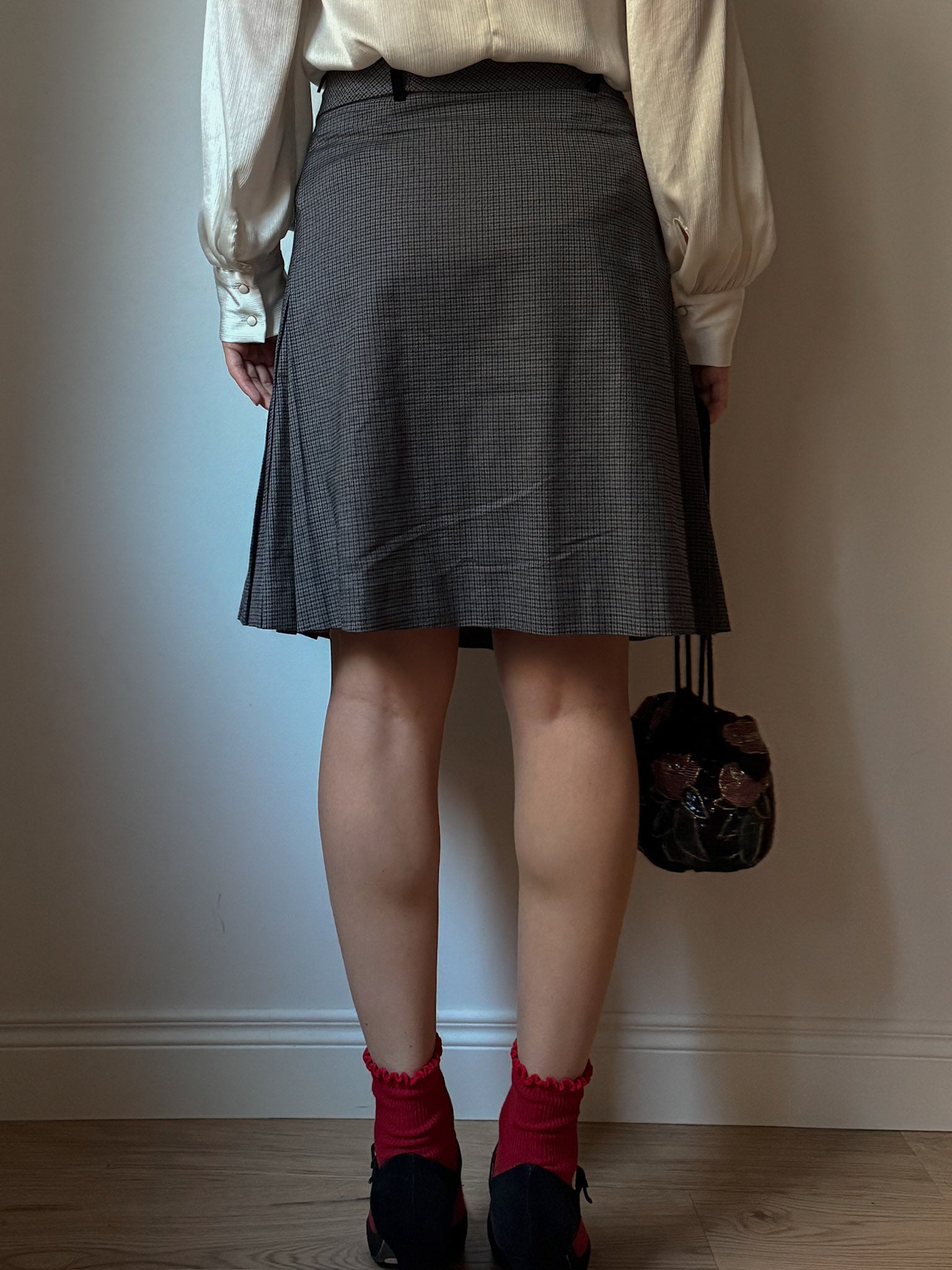 Viscose and velvet pleated grey skirt
