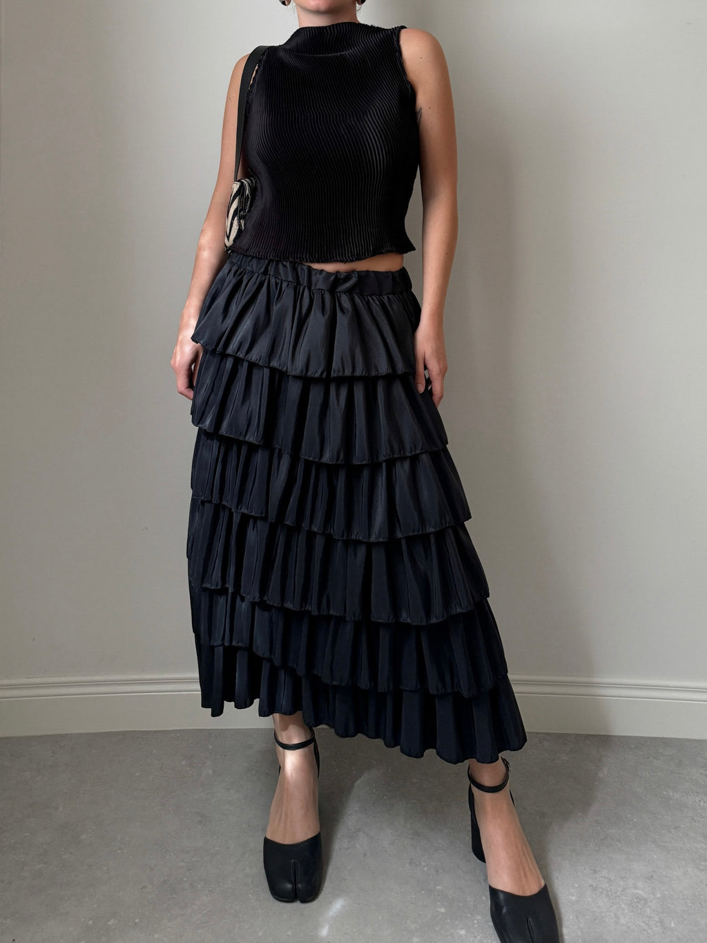 Flounced black skirt