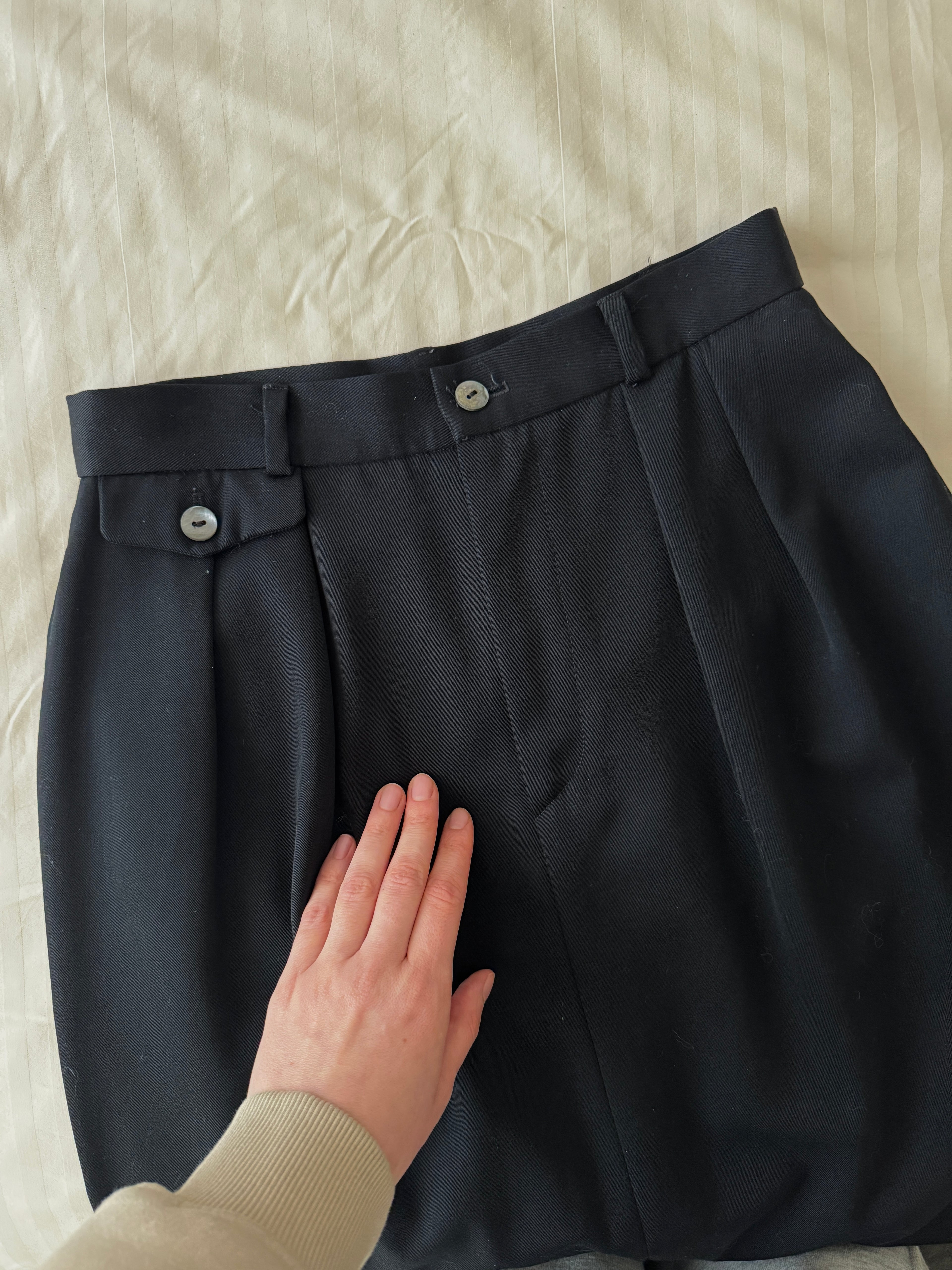 Pure virgin wool black skirt