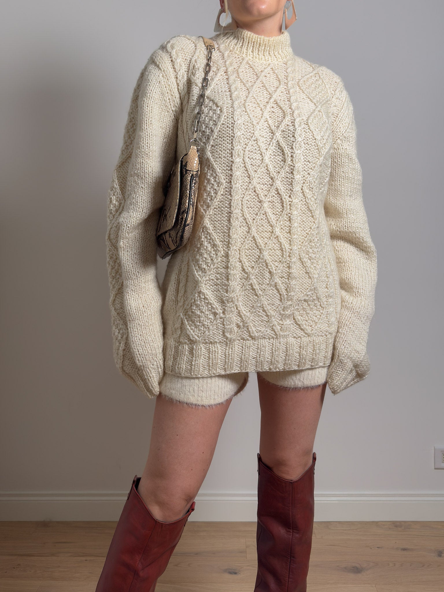 Pure wool embroidered ivory pull