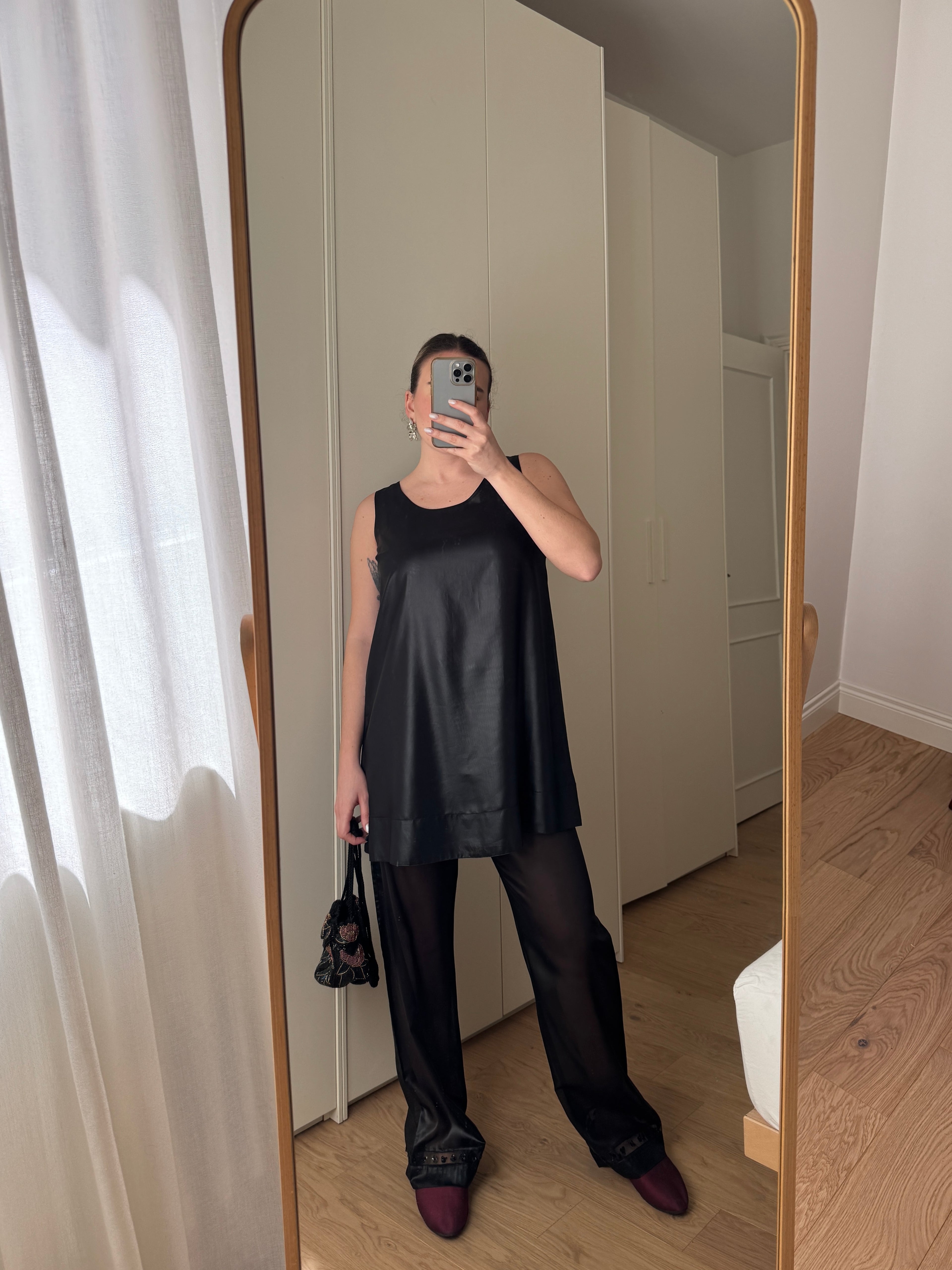 Completo leggero con pantalone trasparente e canotta lunga