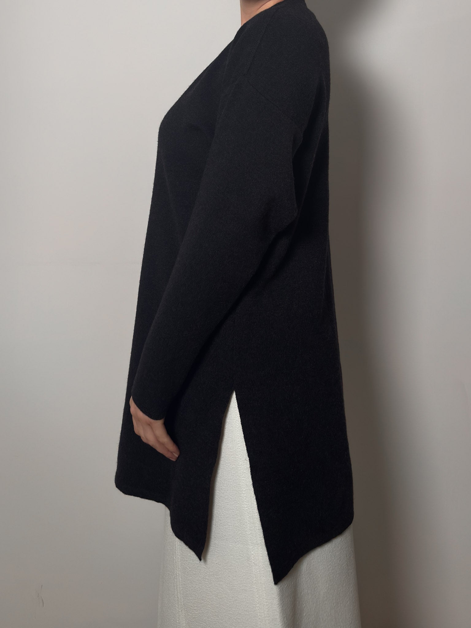 Pure wool anthracite pull