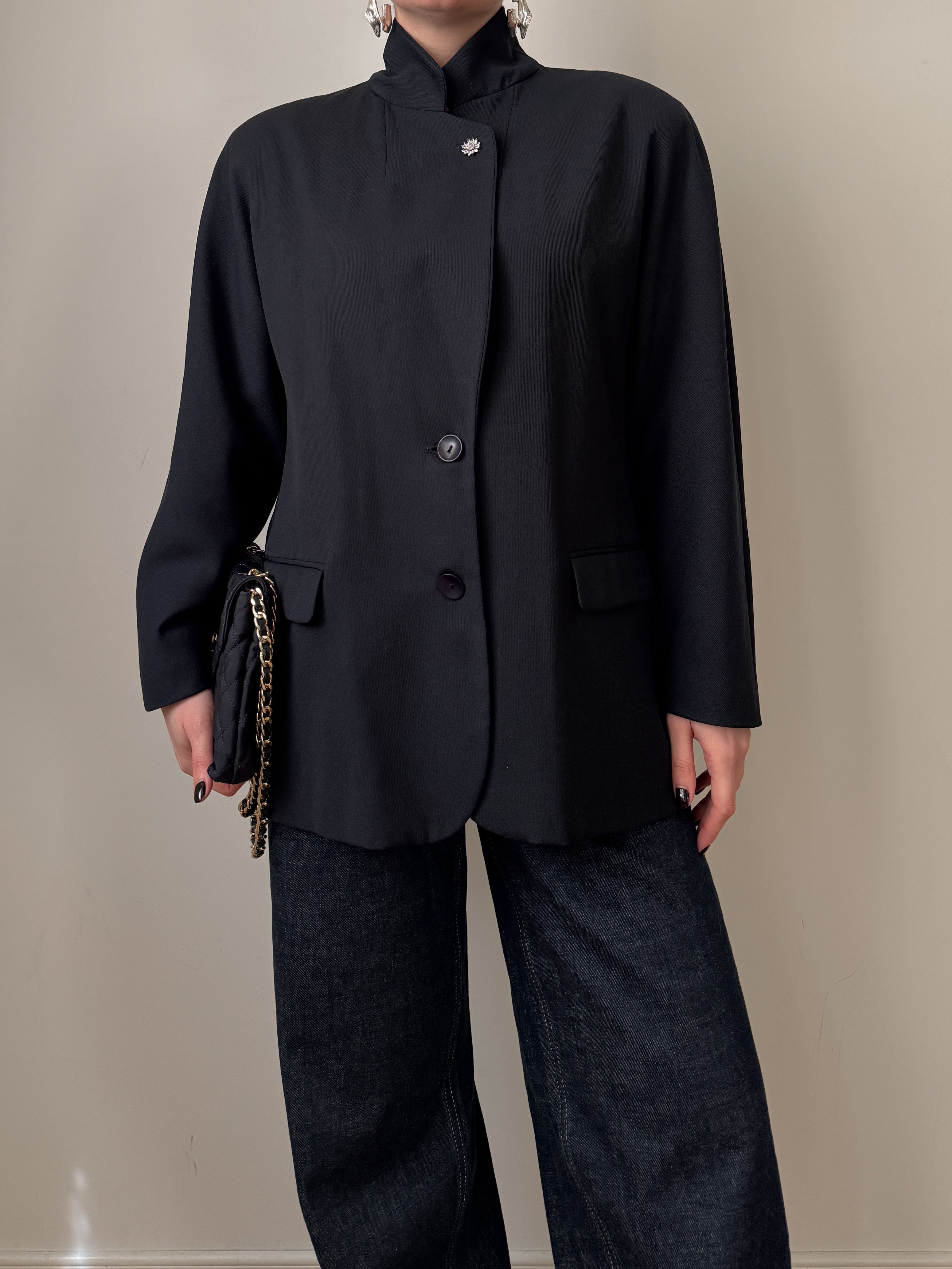 Blazer blu in lana reworked con bottone gioiello
