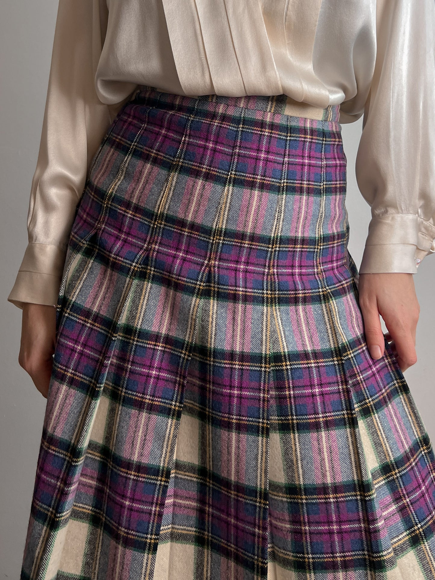 Pure wool pleated pink tartan skirt