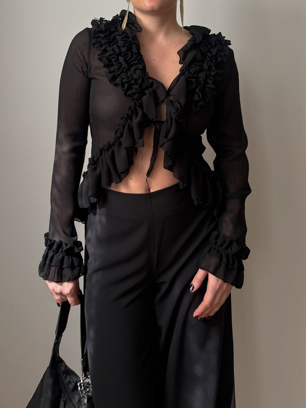 Blusa vintage in viscosa nera con rouches