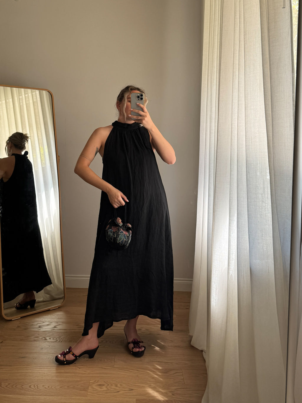Abito in lino con fiocco - NERO