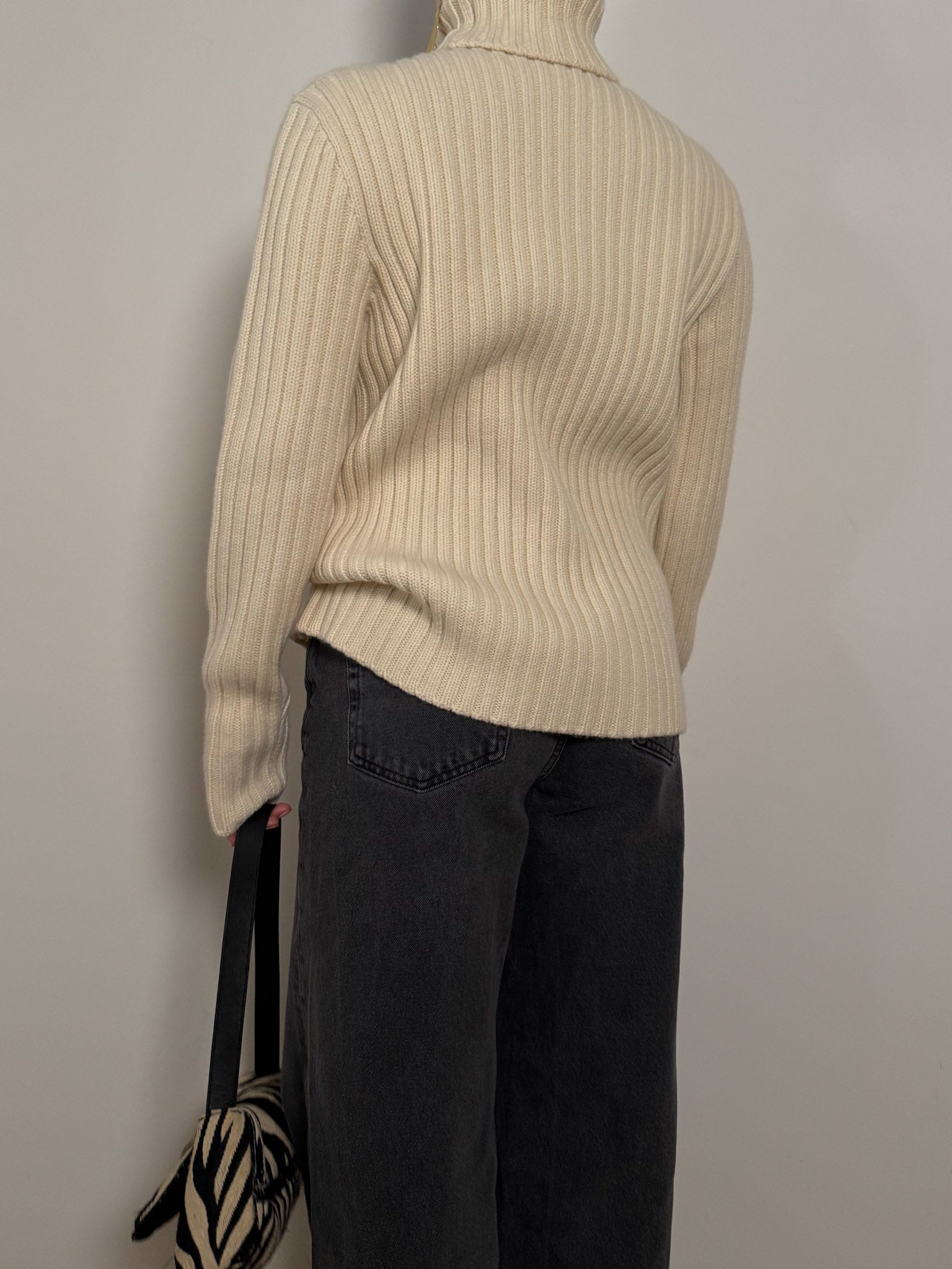 Pure wool ivory pull