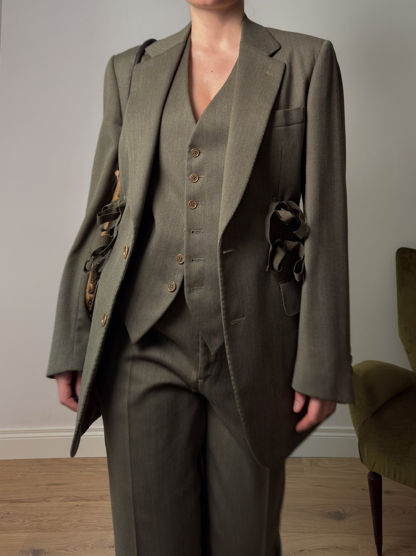 Brando olive suit