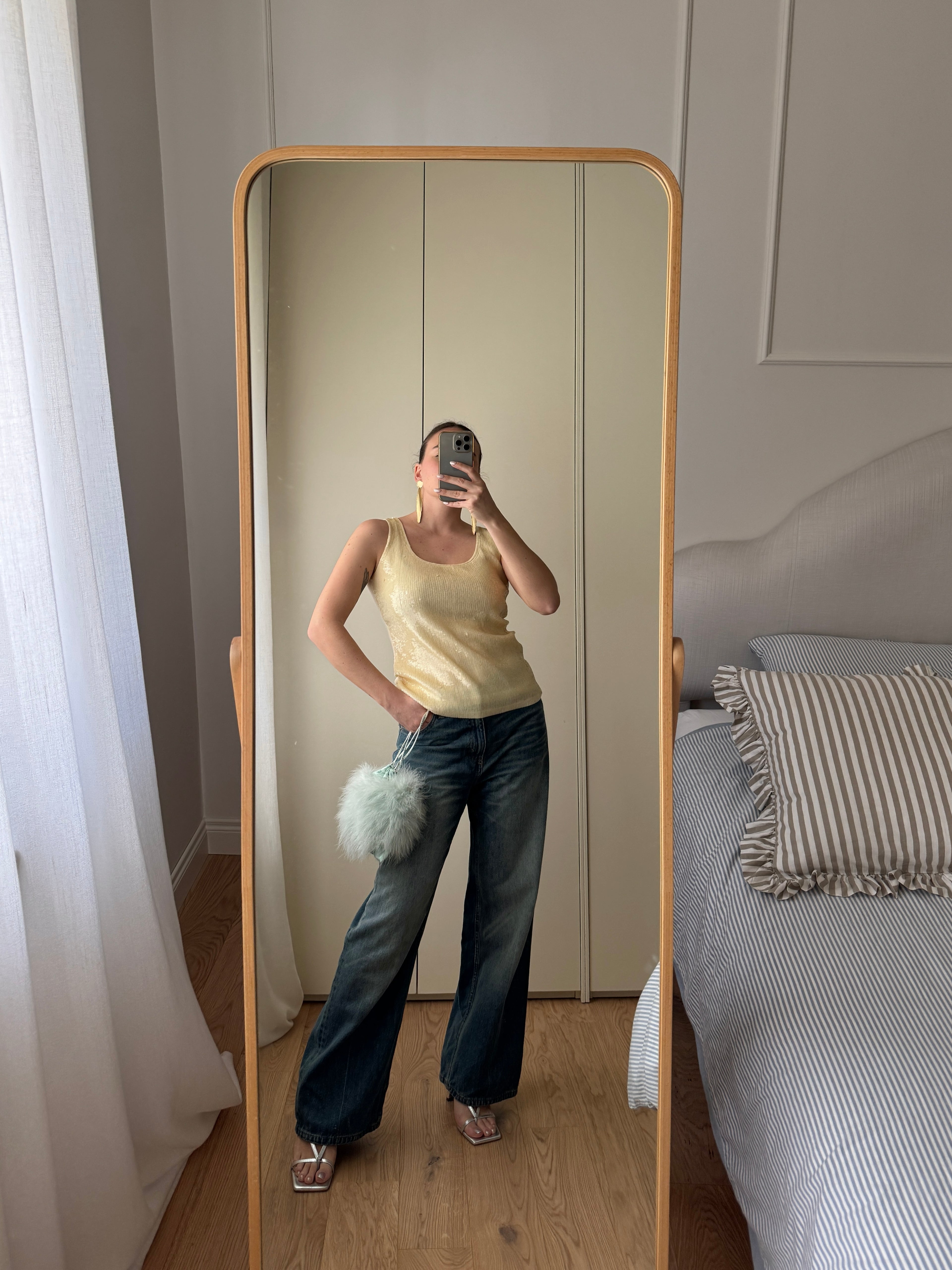 Top con paillettes color burro