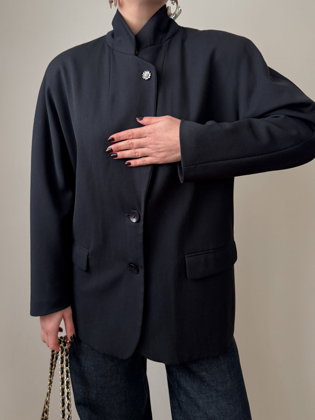 Blazer blu in lana reworked con bottone gioiello