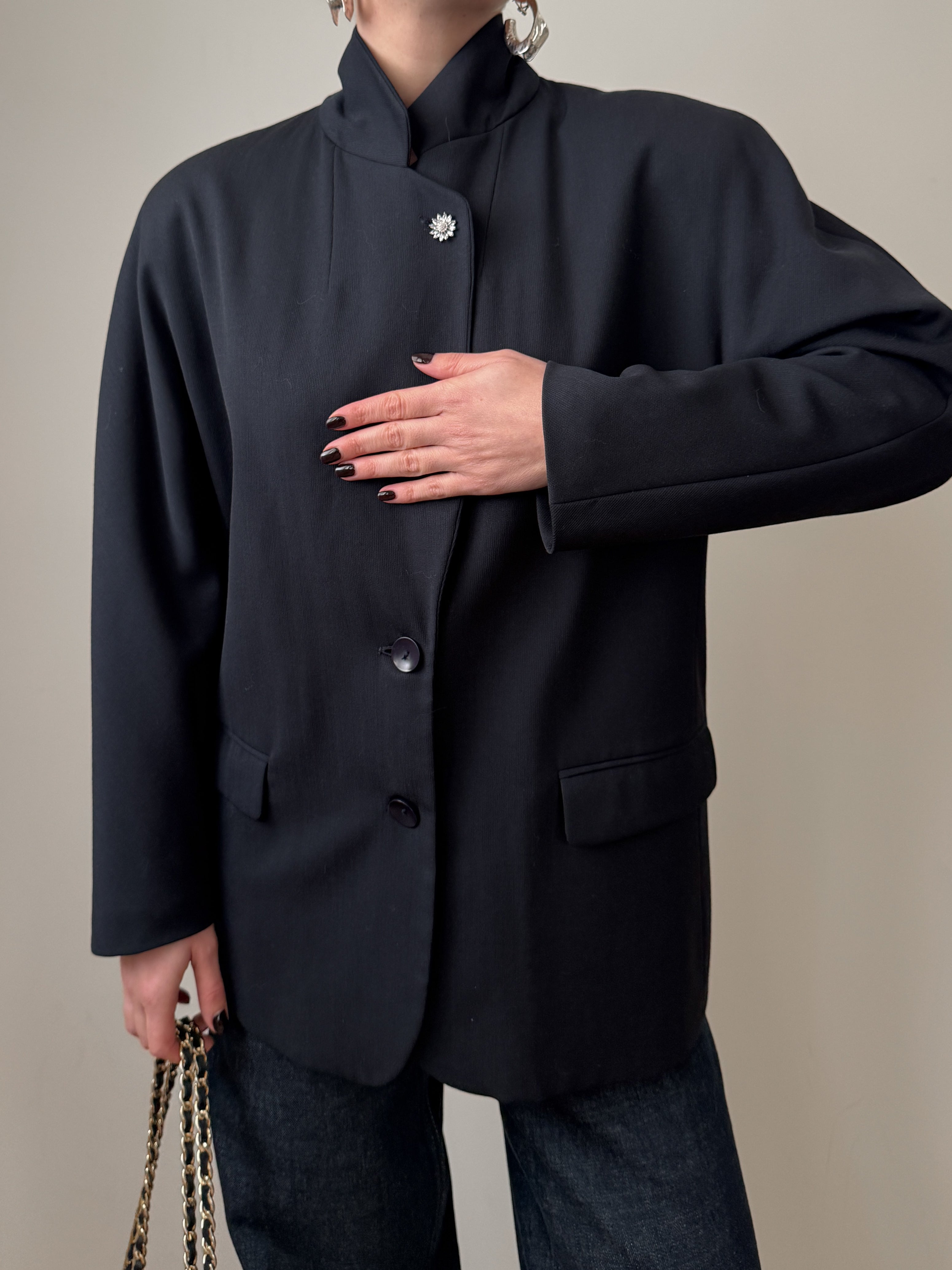 Blazer blu in lana reworked con bottone gioiello