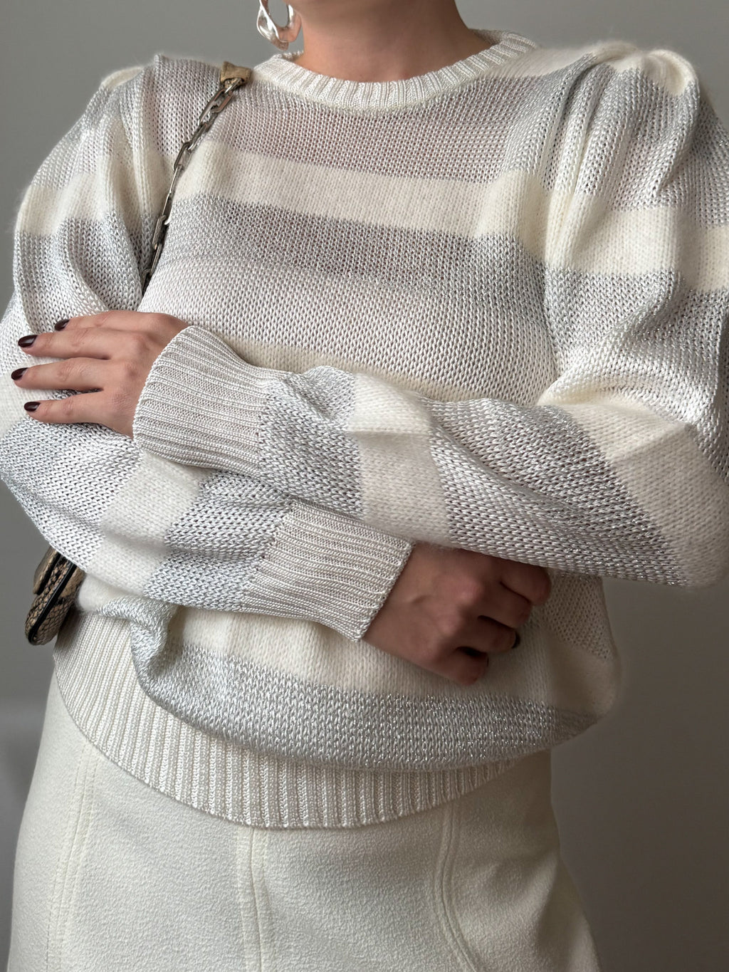 Viscose and angora striped ivory pull