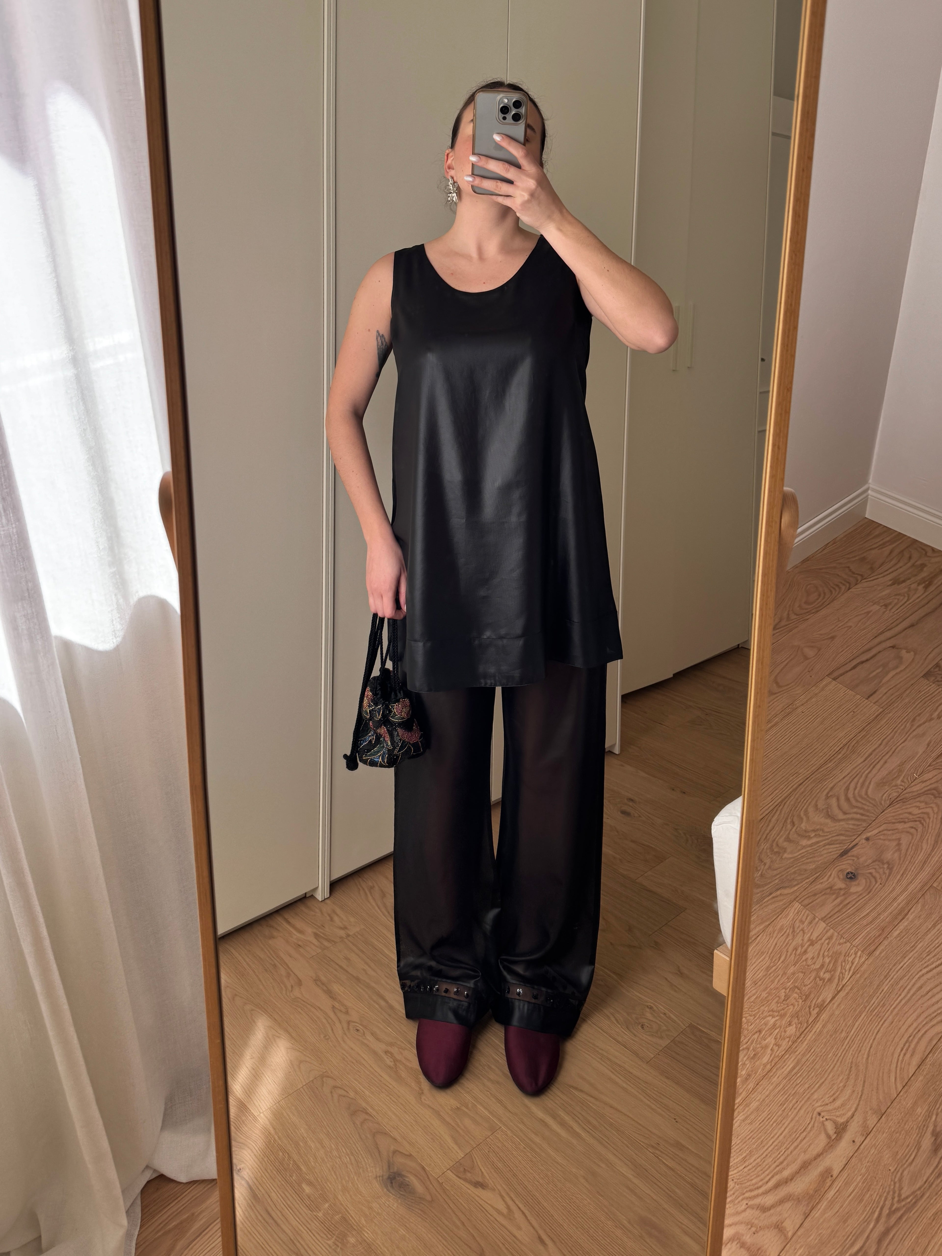 Completo leggero con pantalone trasparente e canotta lunga