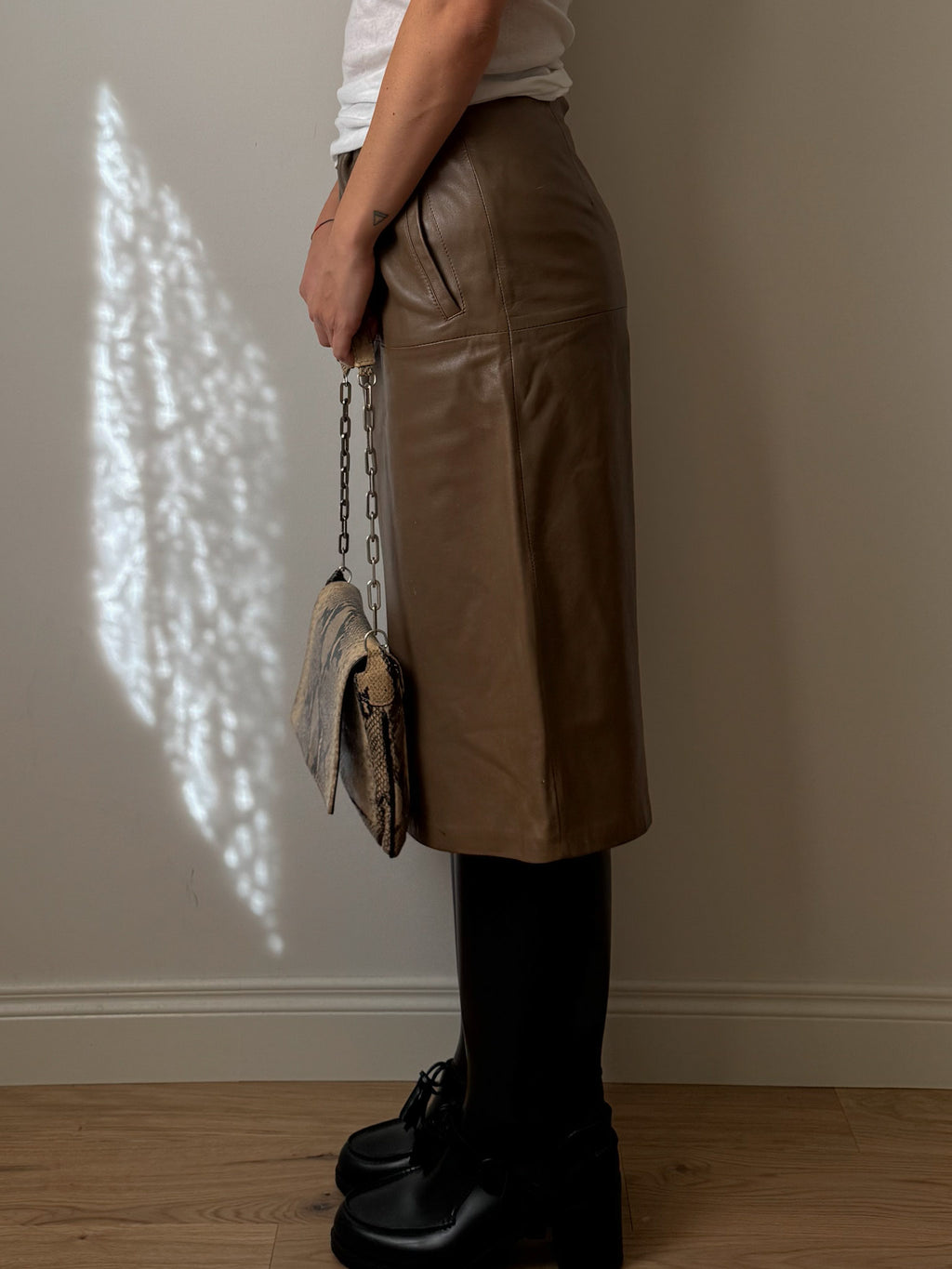 Real leather moka bermuda