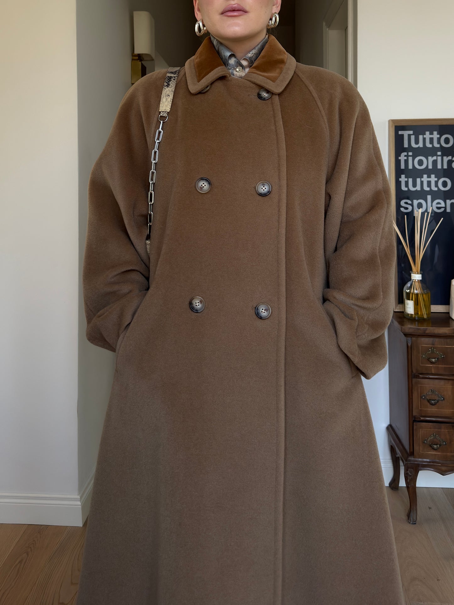 Piacenza pure wool camel coat