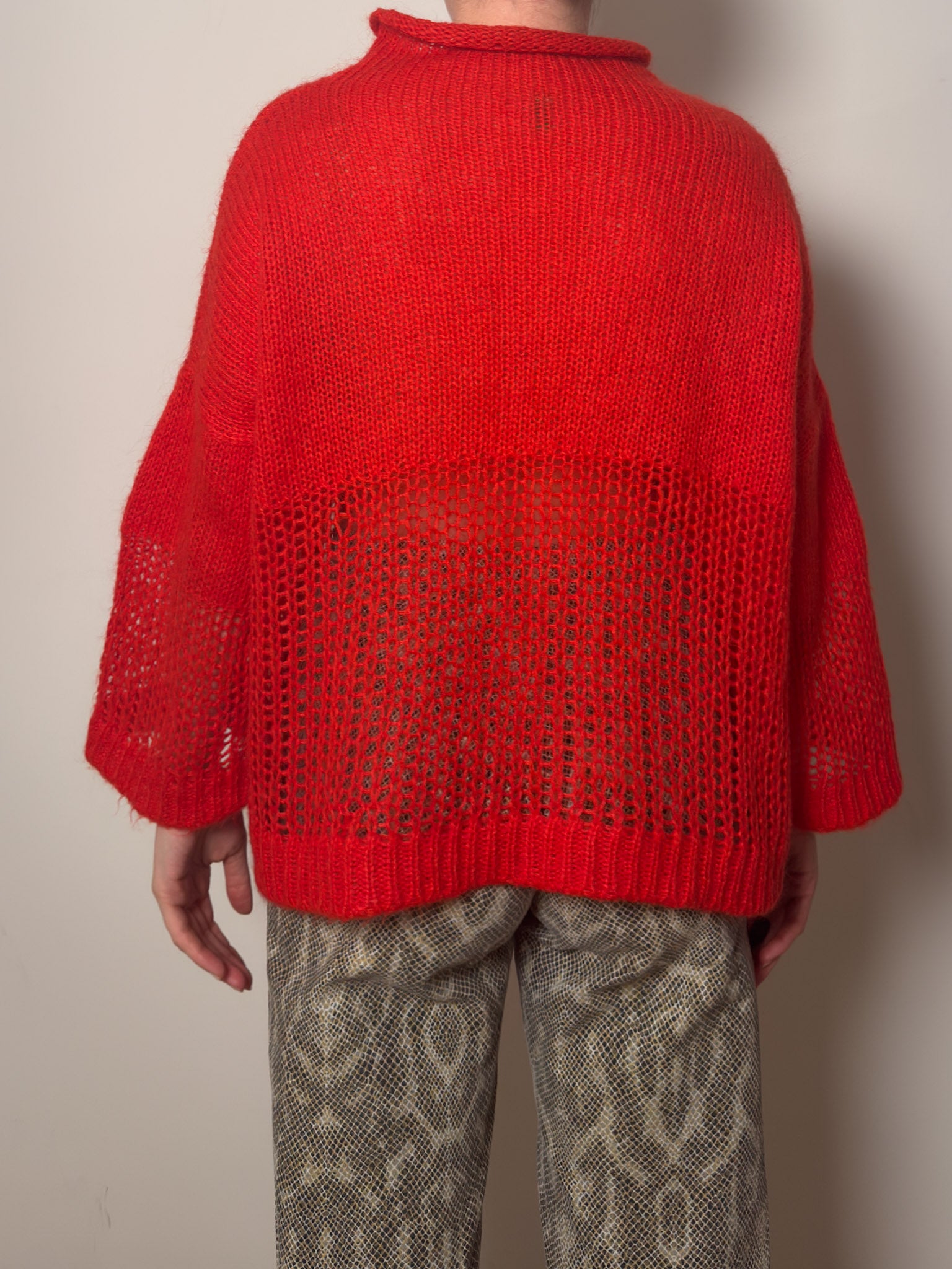Wool blend red pull