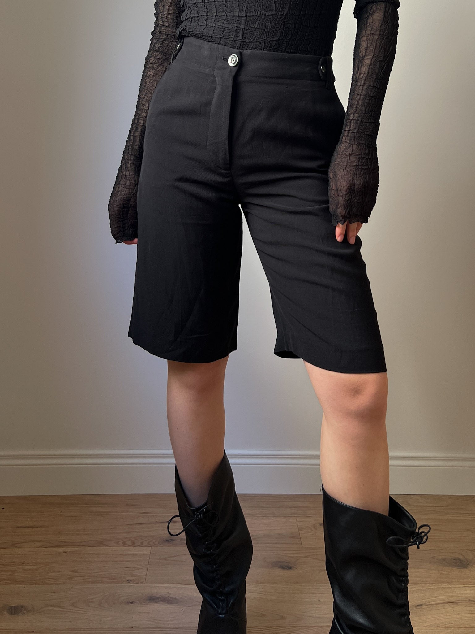 Viscose and linen black bermuda