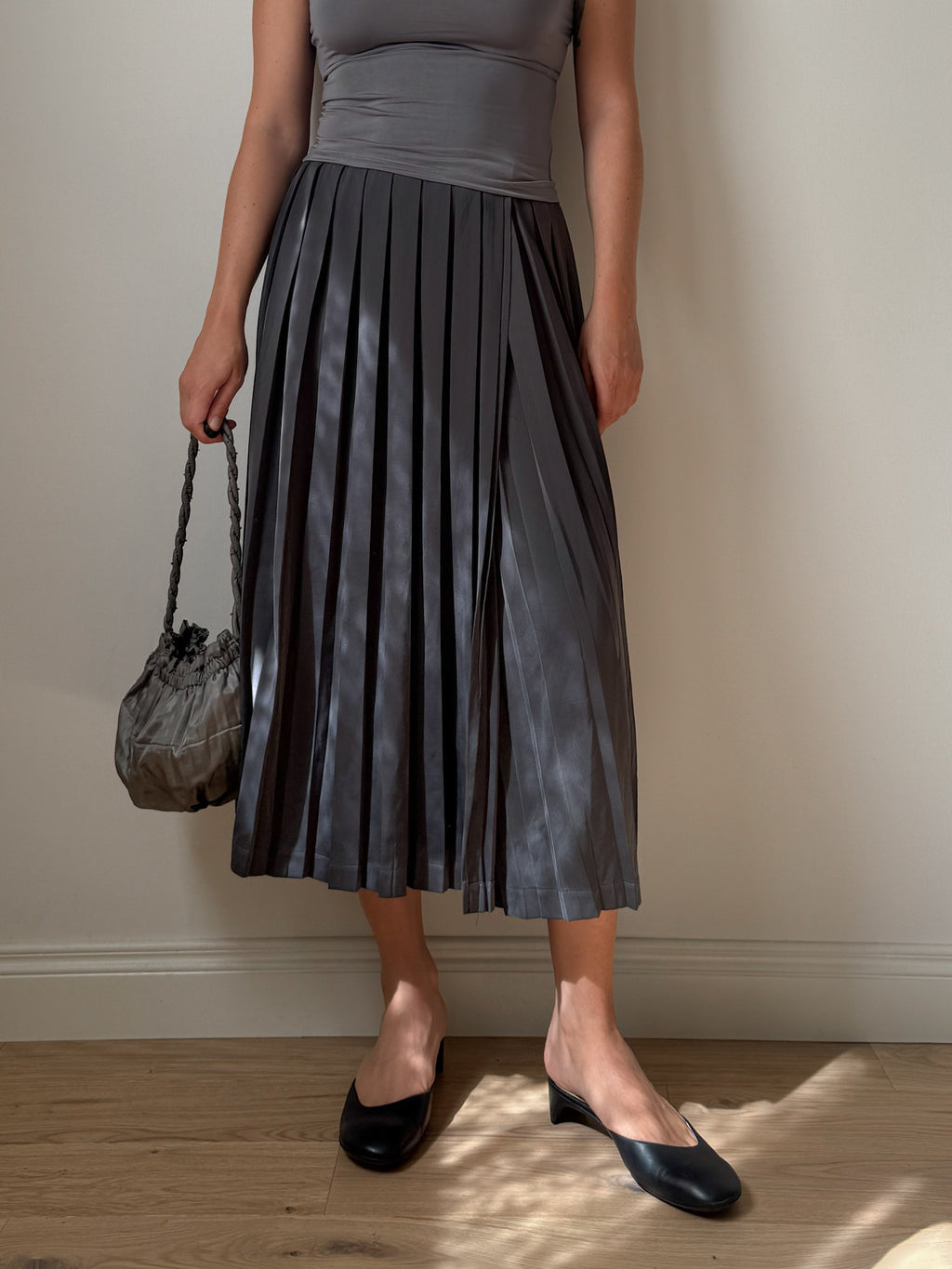 Pleated grey skirt