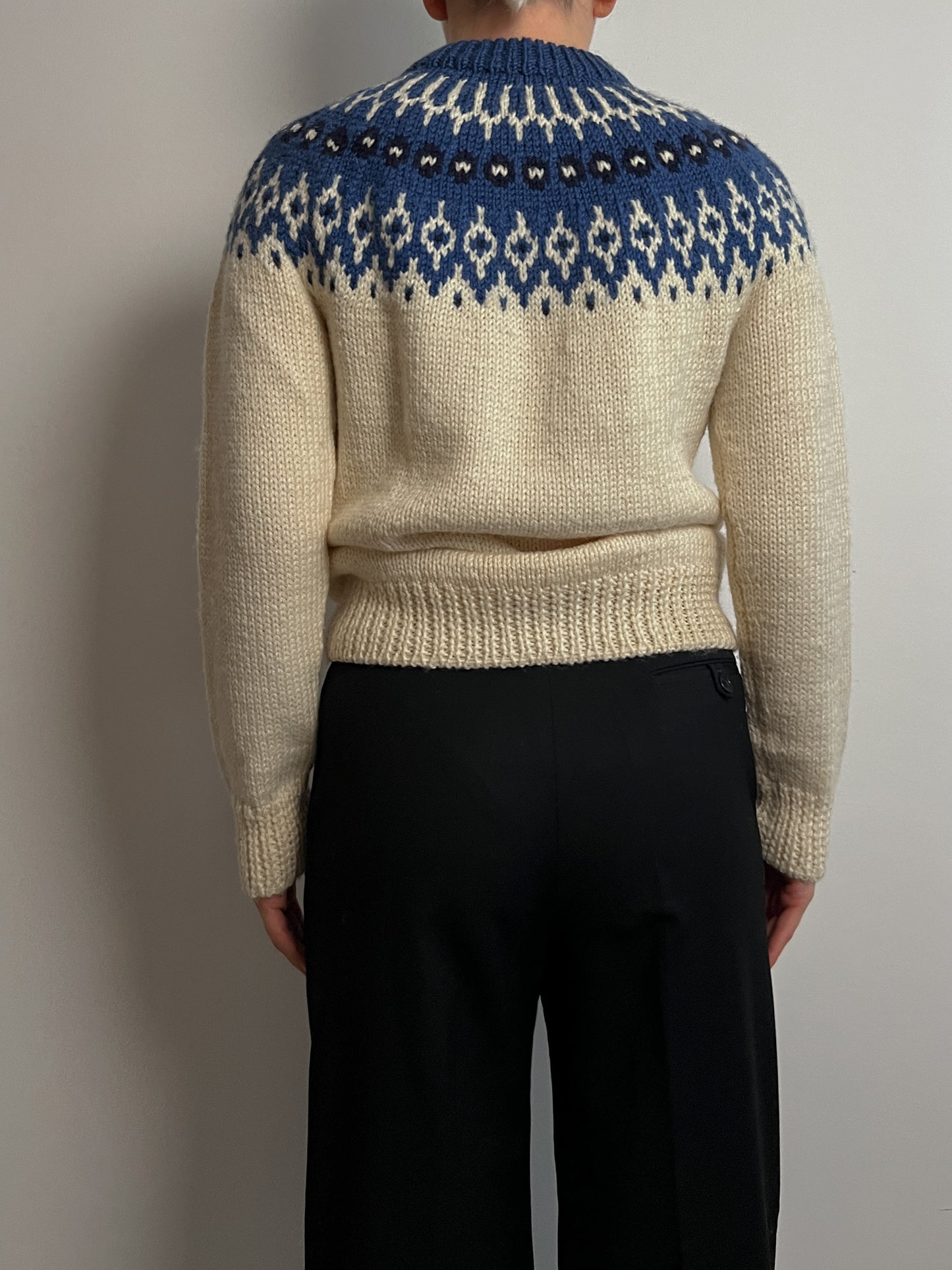 Pure wool embroidered pull