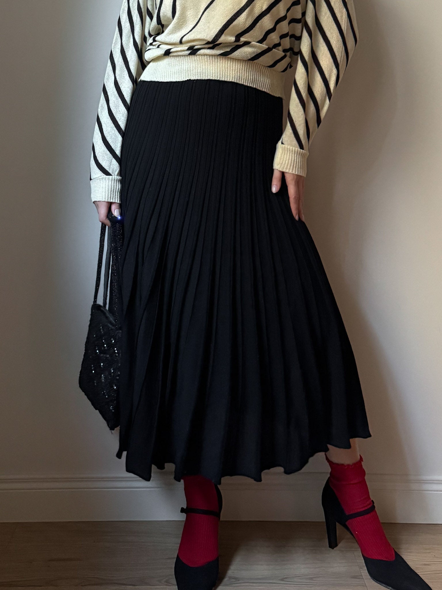 Virgin wool pleated black skirt