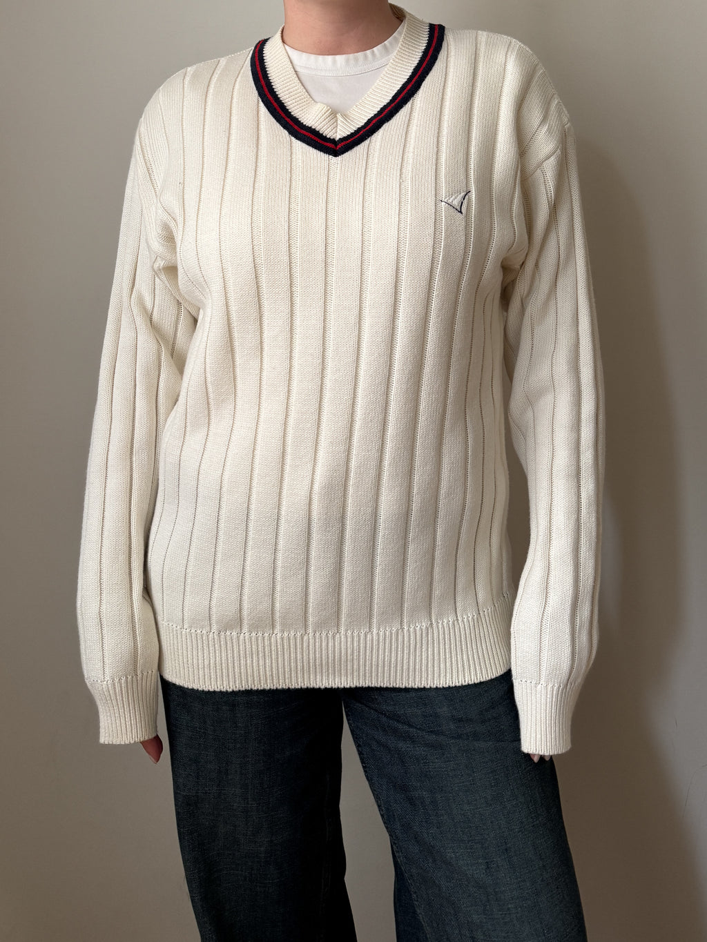 Maglione in puro cotone a coste con scollo a V