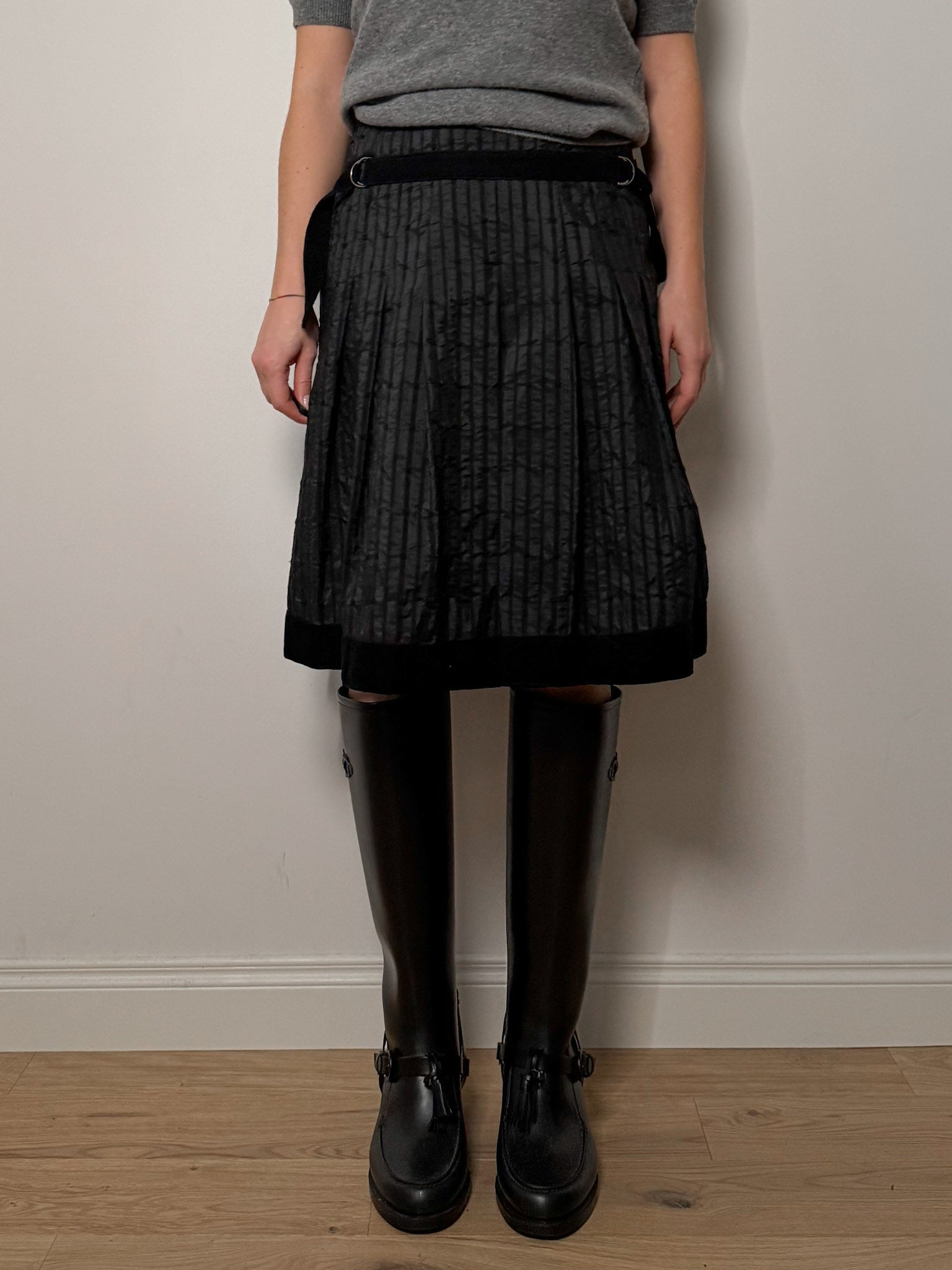 Pleated black skirt