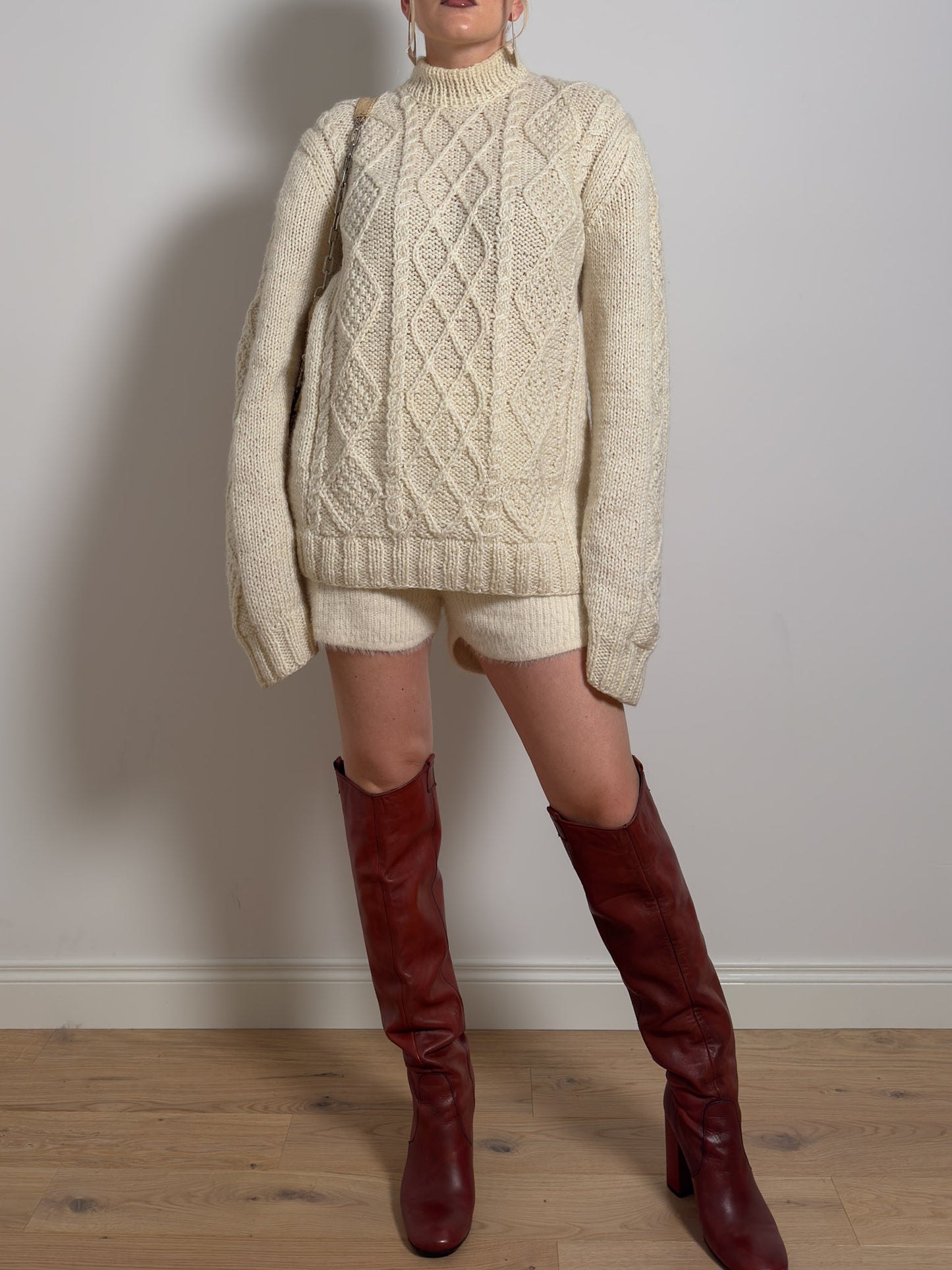 Pure wool embroidered ivory pull