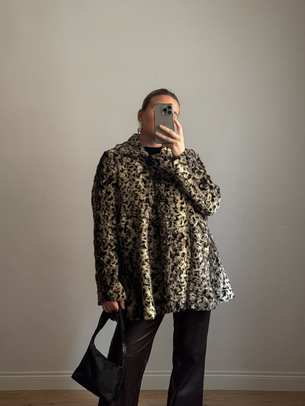 Faux fur animalier coat