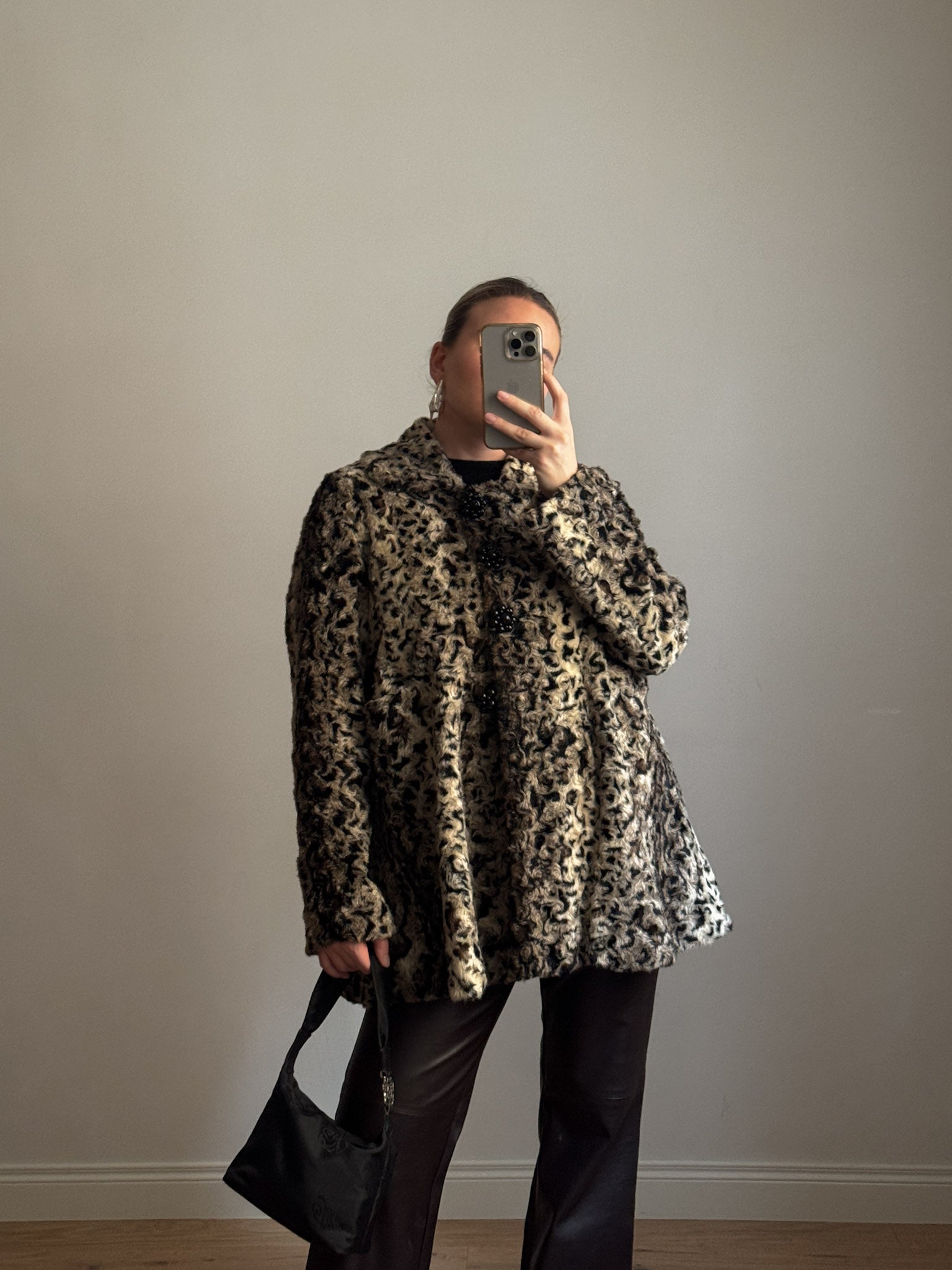 Faux fur animalier coat