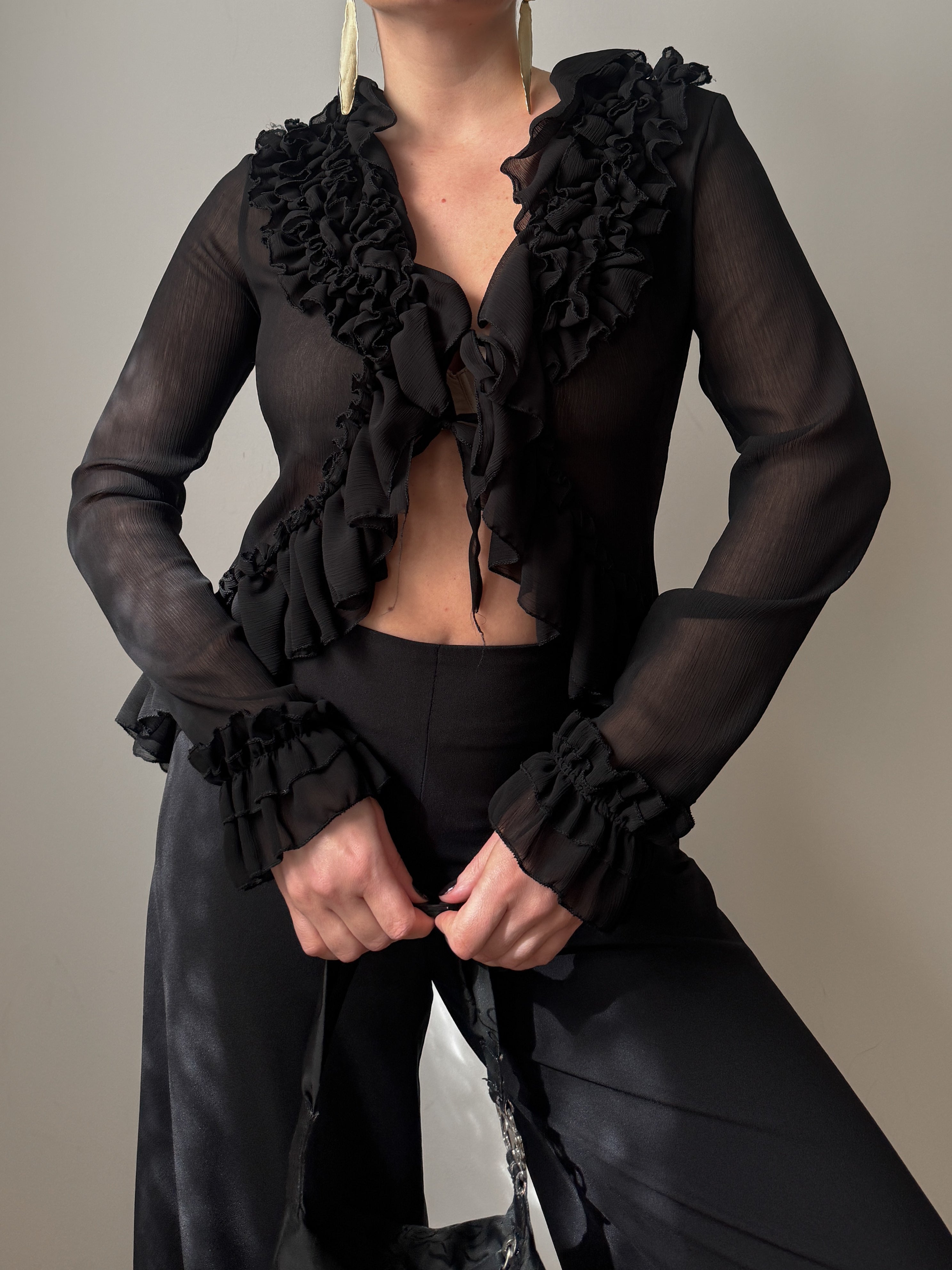 Blusa vintage in viscosa nera con rouches