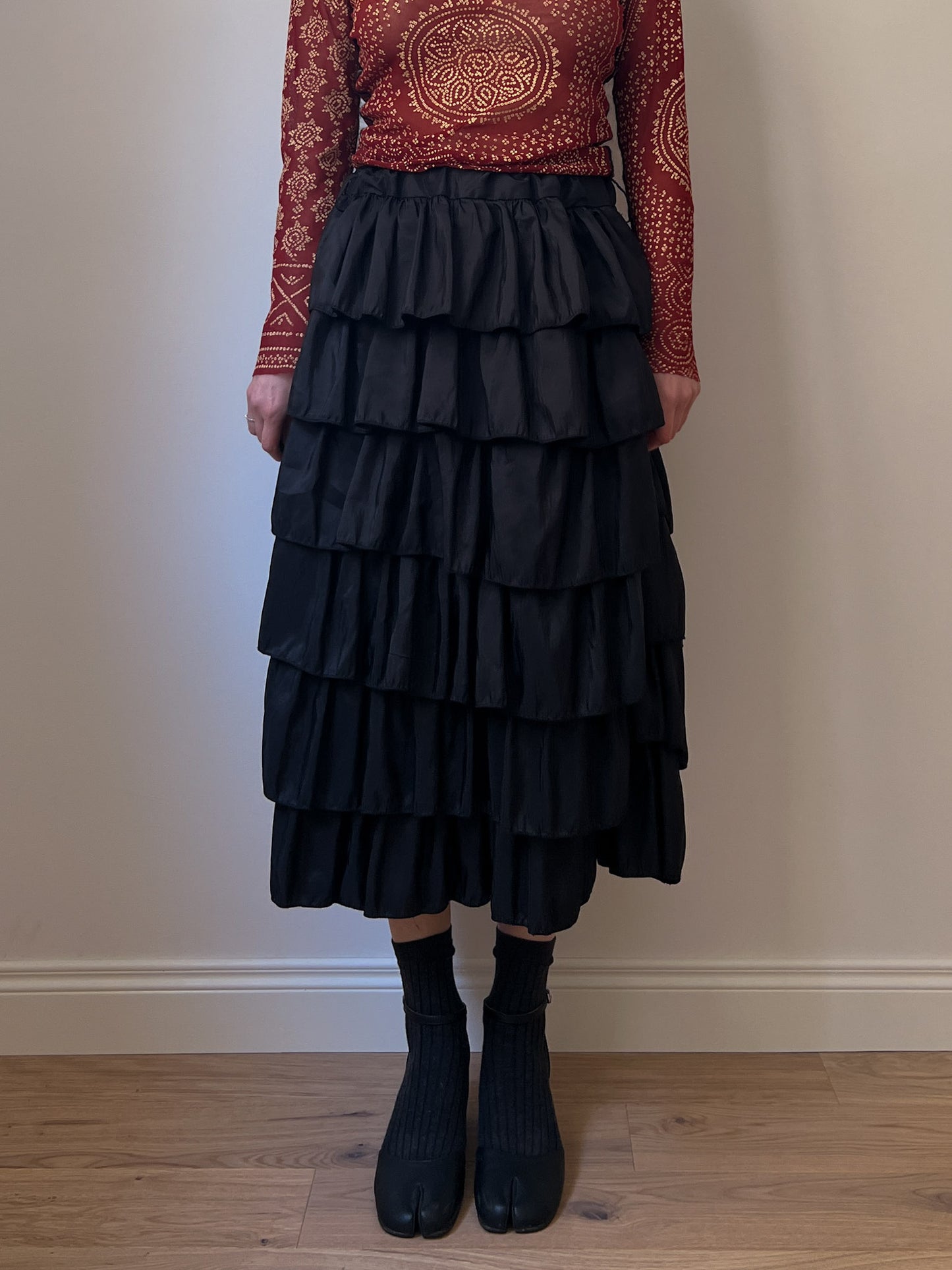 Flounced black skirt