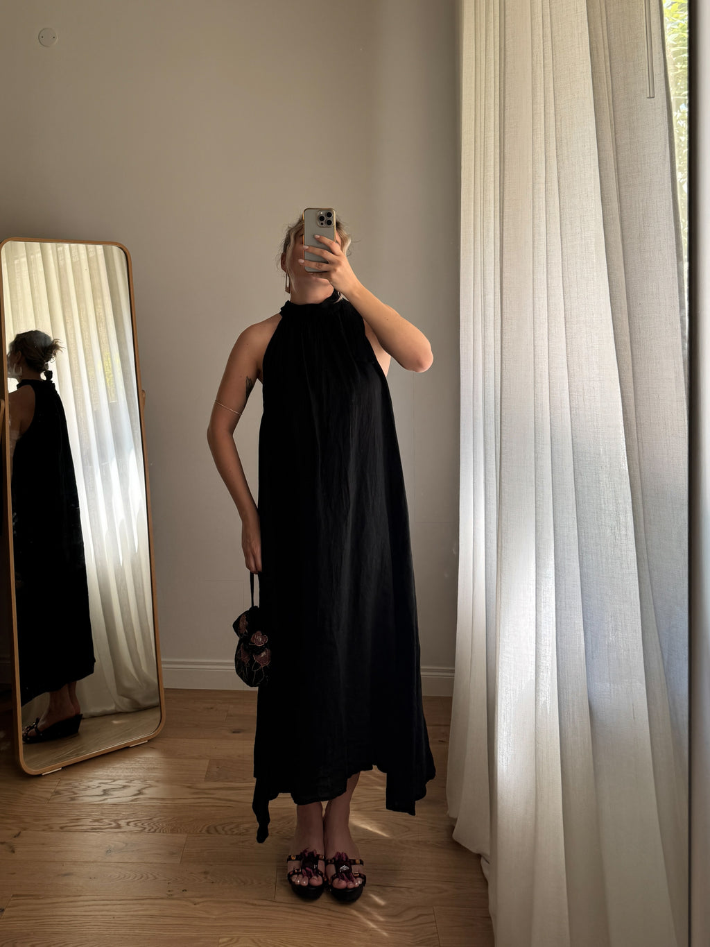 Abito in lino con fiocco - NERO