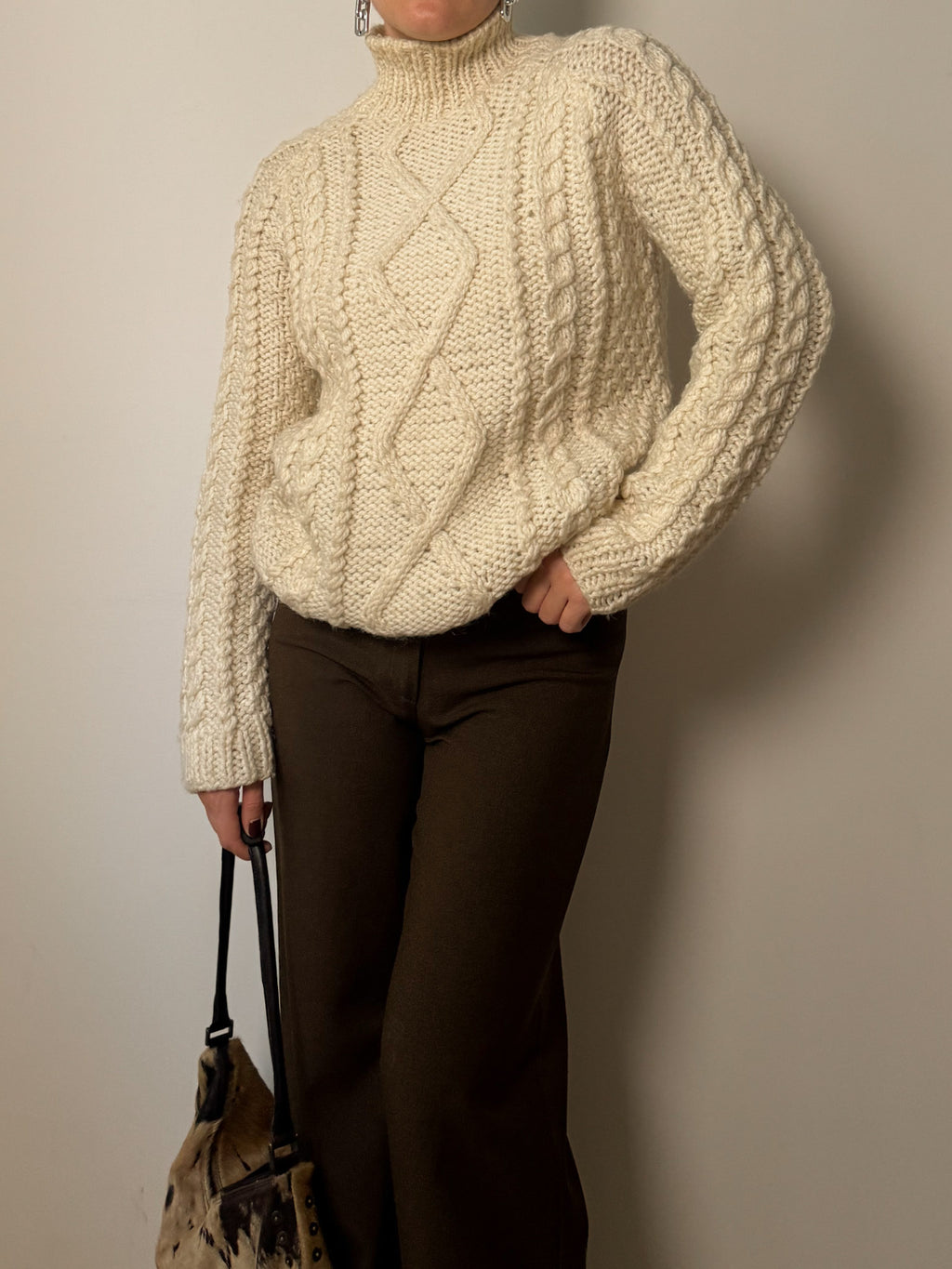 Pure wool embroidered ivory pull