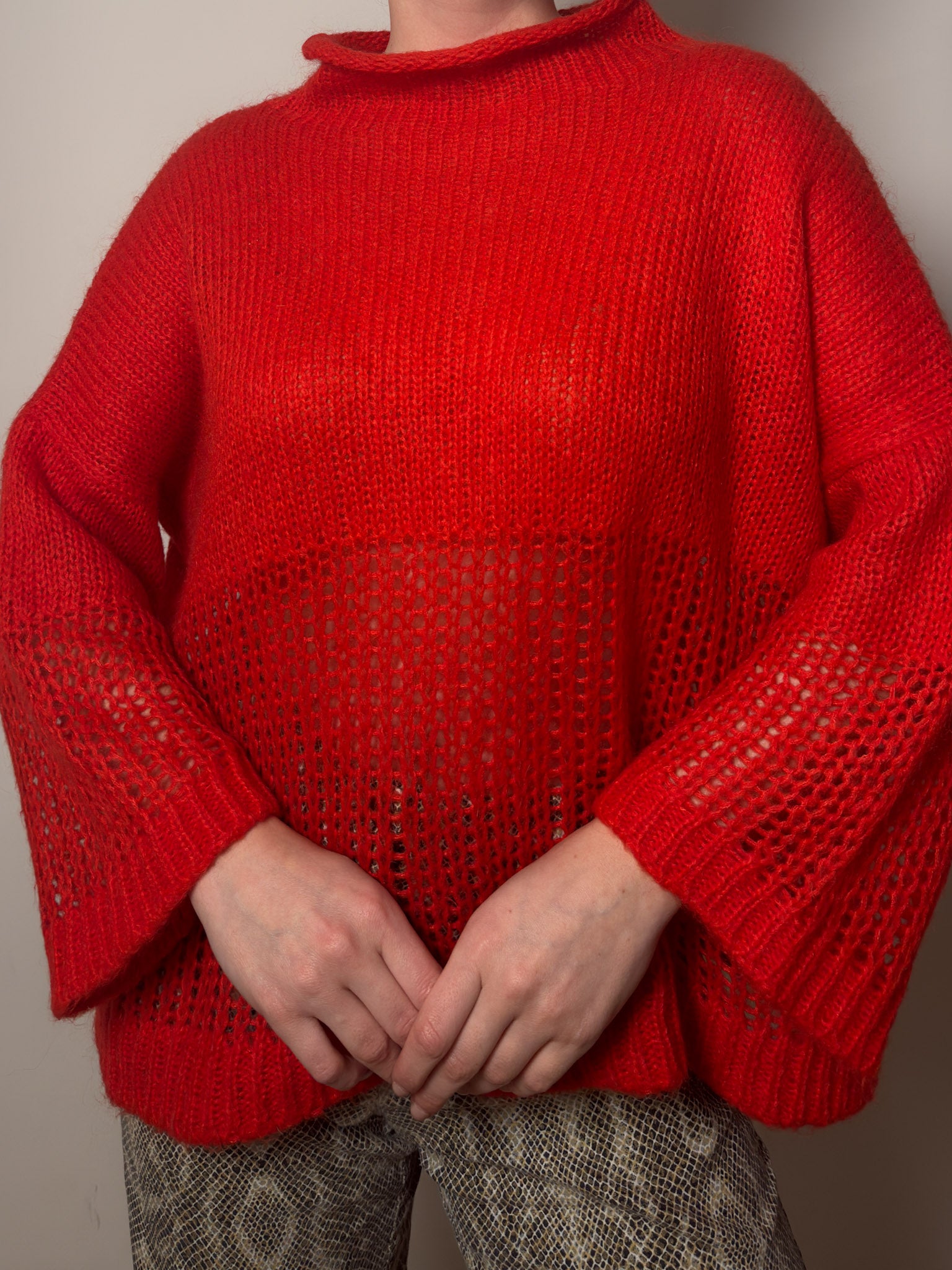 Wool blend red pull