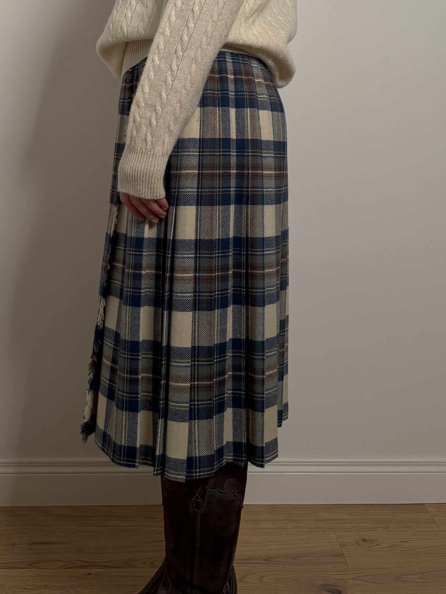 Pure virgin wool tartan skirt